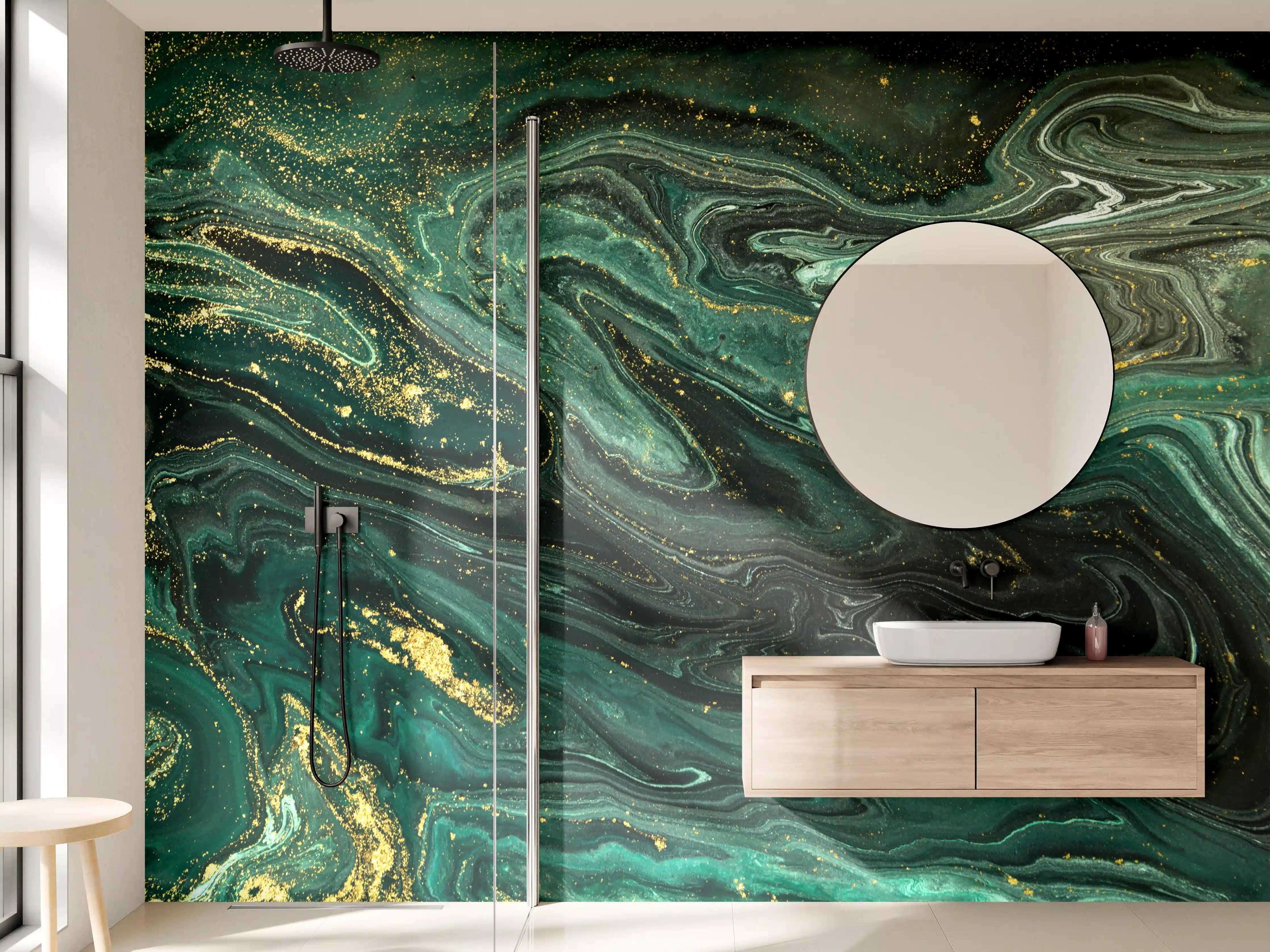 Wandverkleidung Bad - Elegantgrüner Marmor-Design mit Goldakzenten