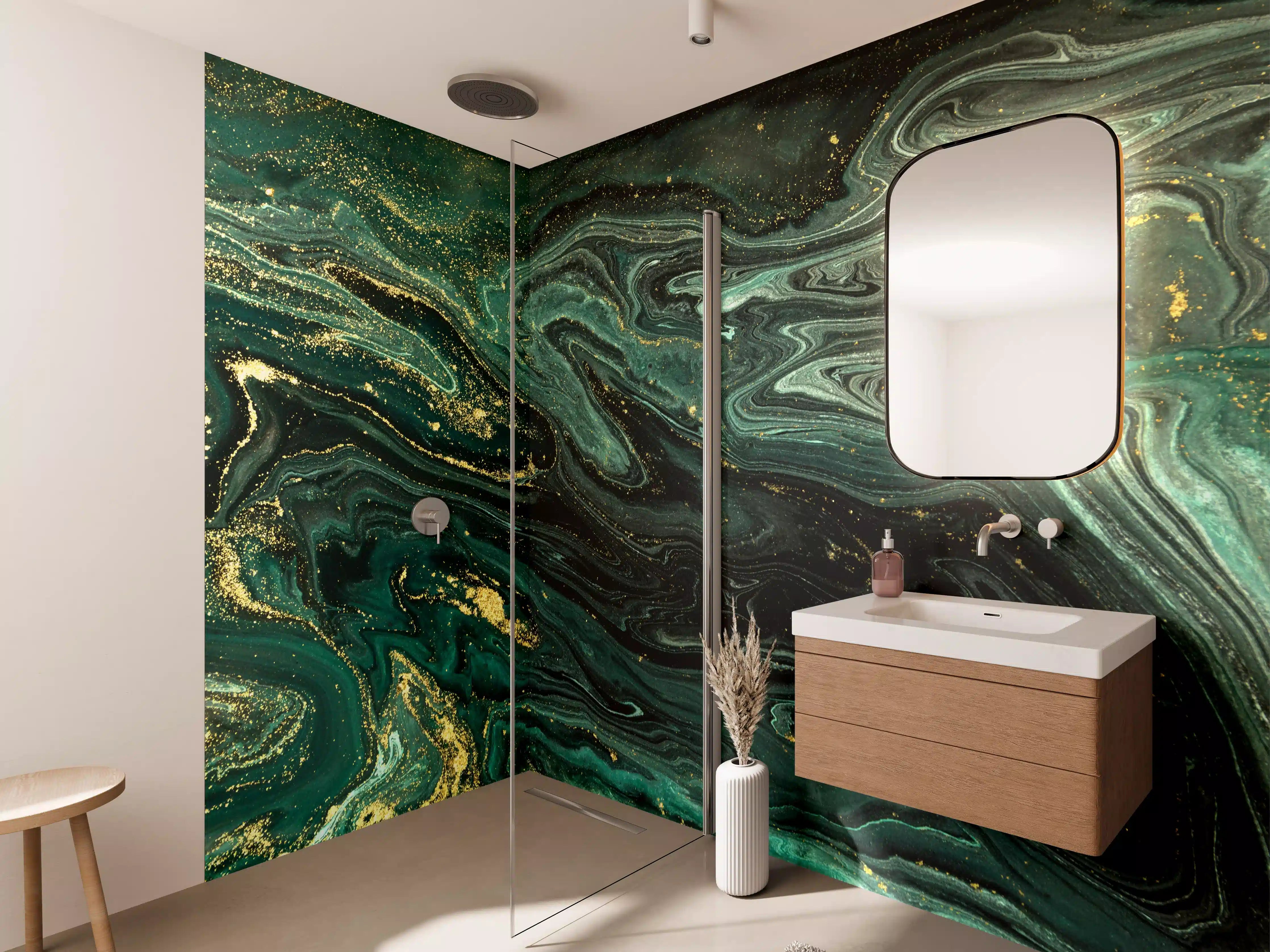 Wandverkleidung Bad - Elegantgrüner Marmor-Design mit Goldakzenten