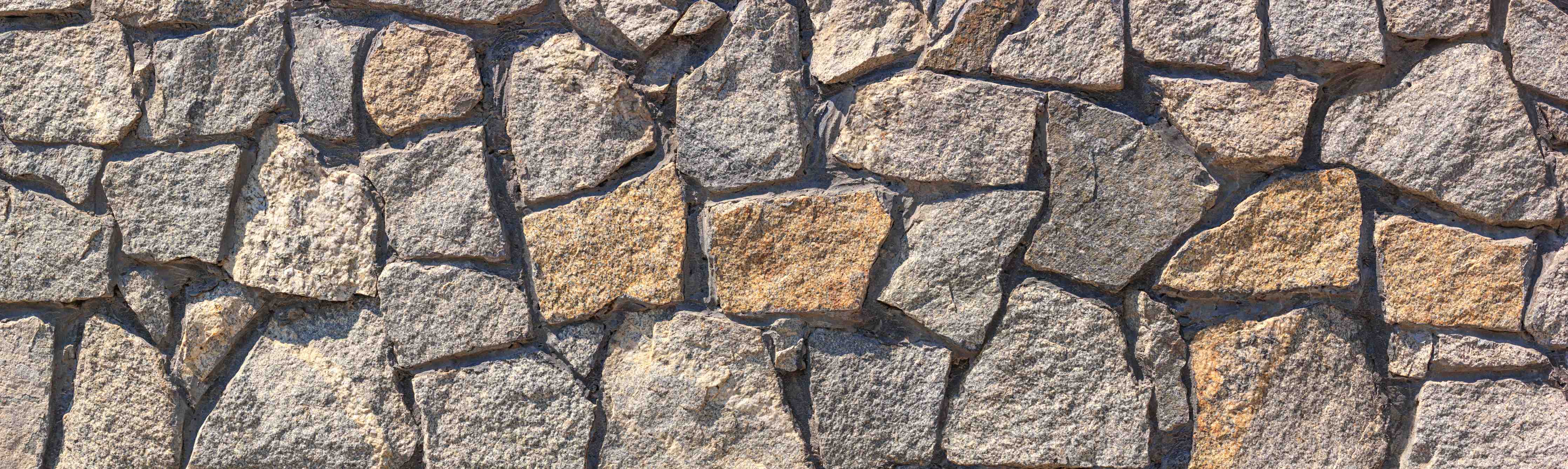 Wandverkleidung Bad-Erdige Grautöne in Natursteinwand