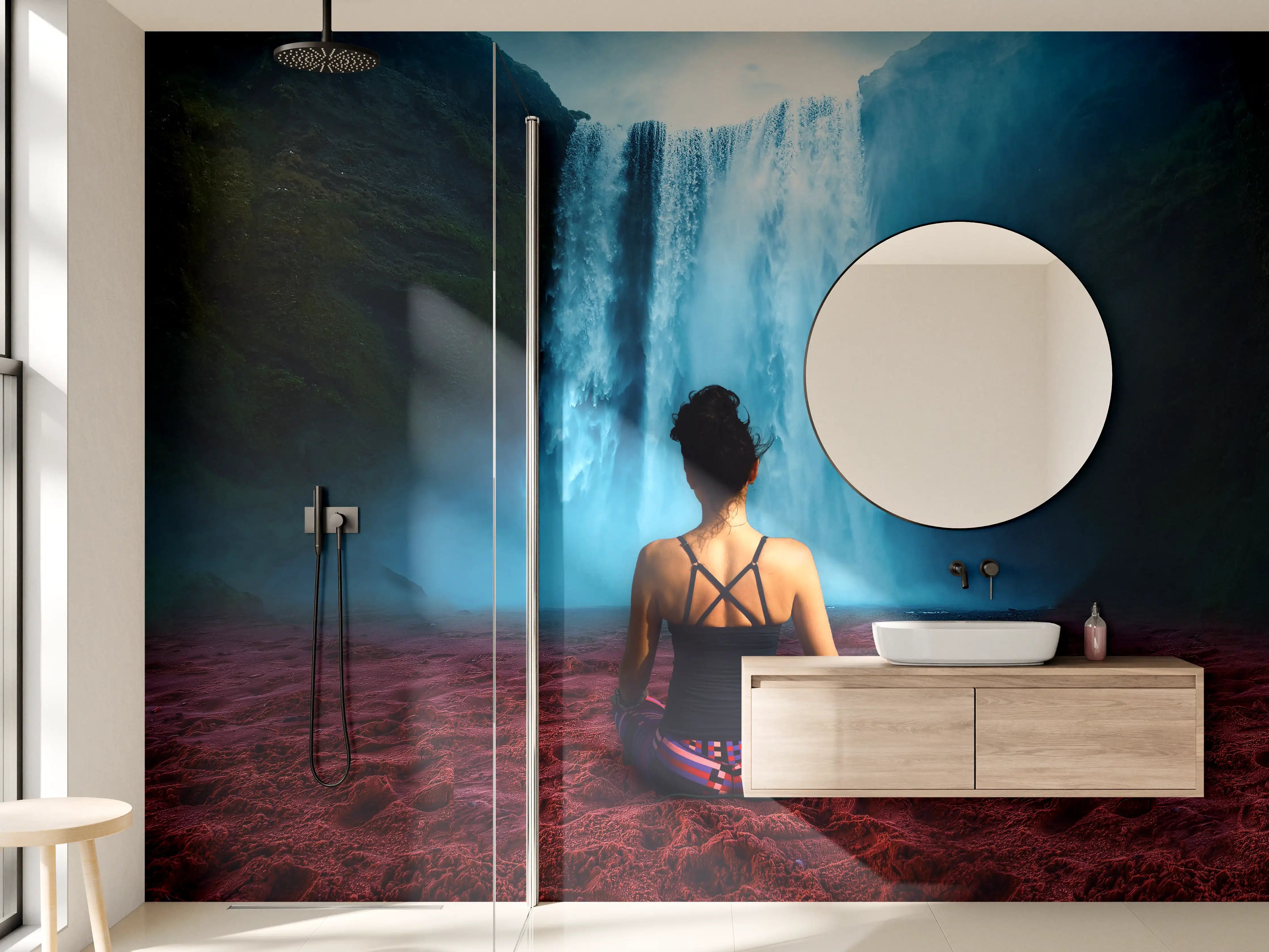 Wandverkleidung Bad - Frau meditierend vor traumhaften Wasserfall