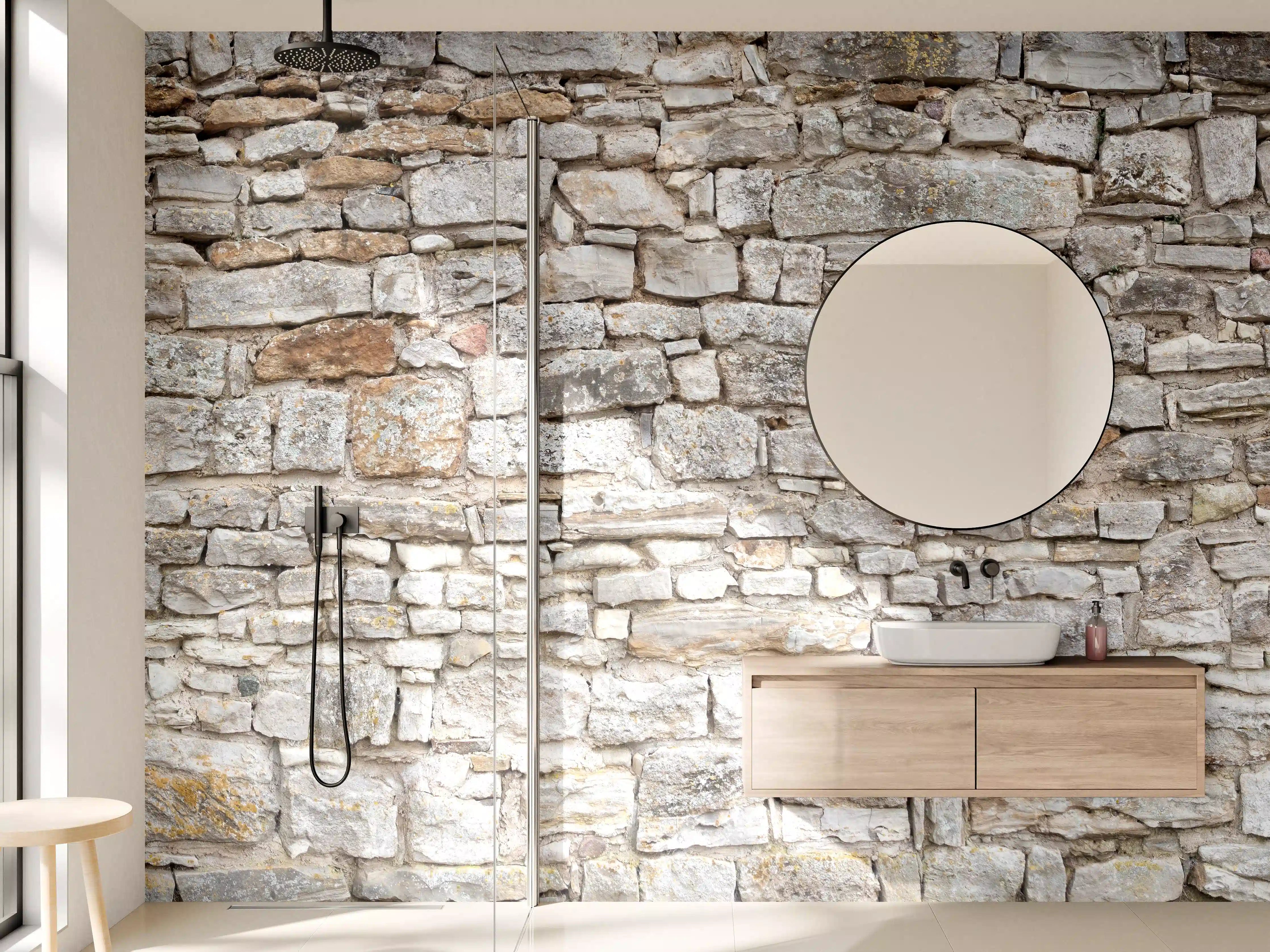 Wandverkleidung Bad - Gräuliche alte Mauer aus groben Steinen