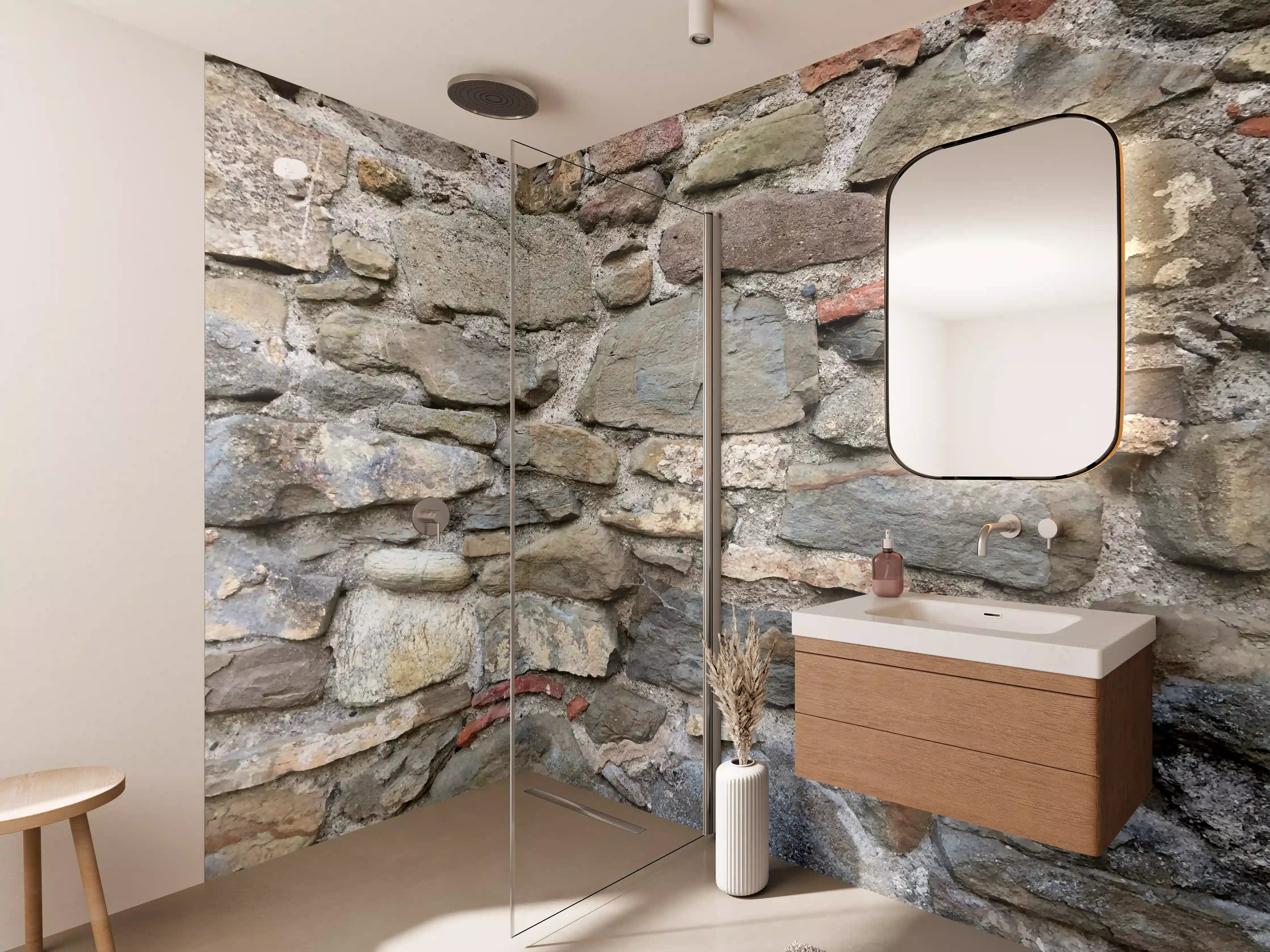 Wandverkleidung Bad - Graubeige Steinwand mit weißen Akzenten