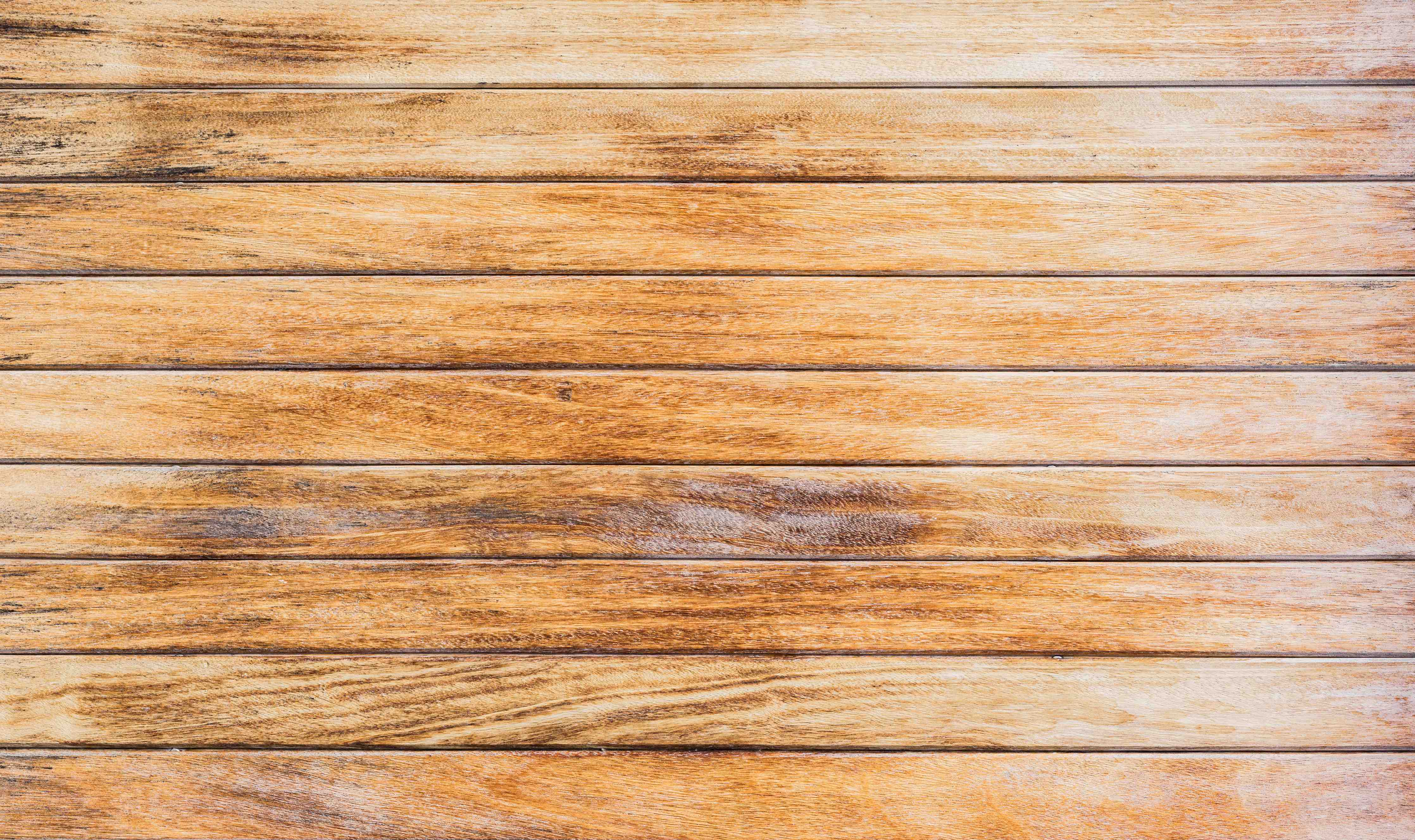 Wandverkleidung Bad-Graue Holzmaserung mit natürlichem Charme