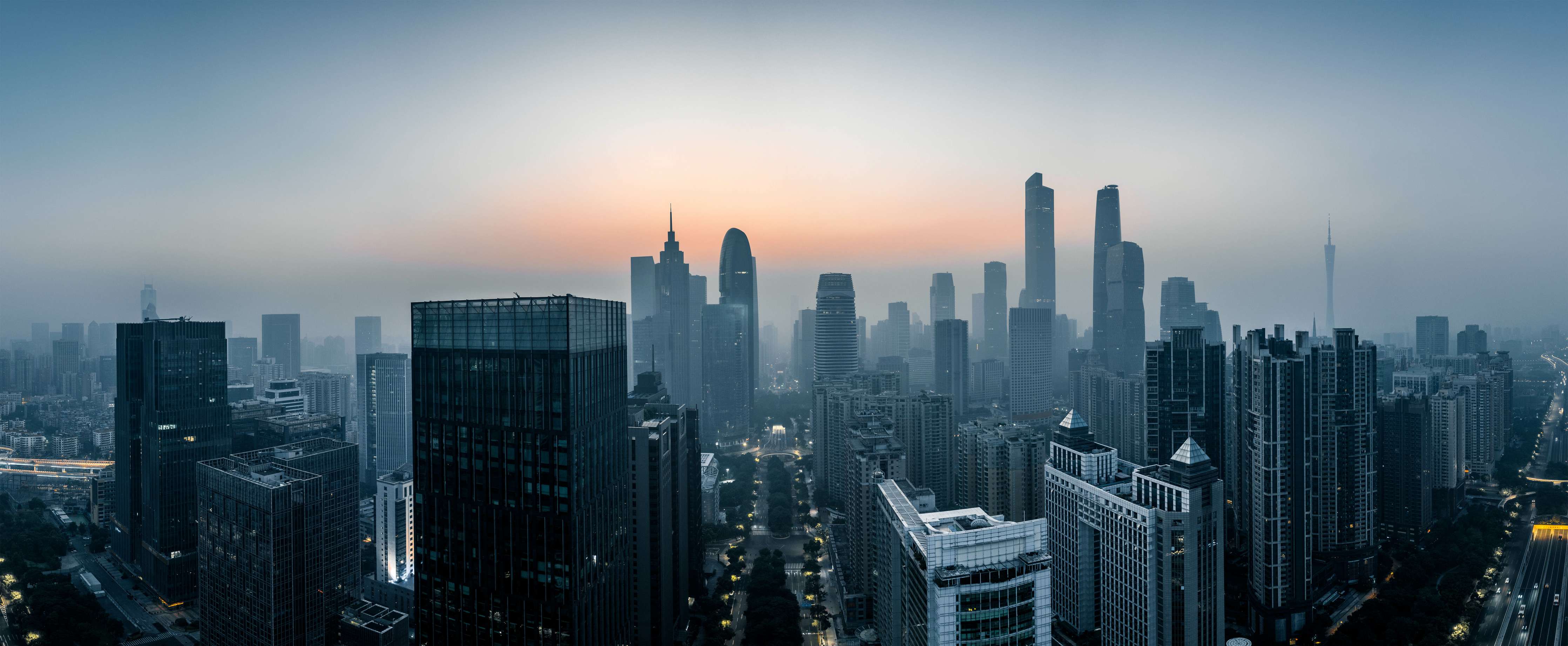 Wandverkleidung Bad-Graue Morgenstadt erwacht