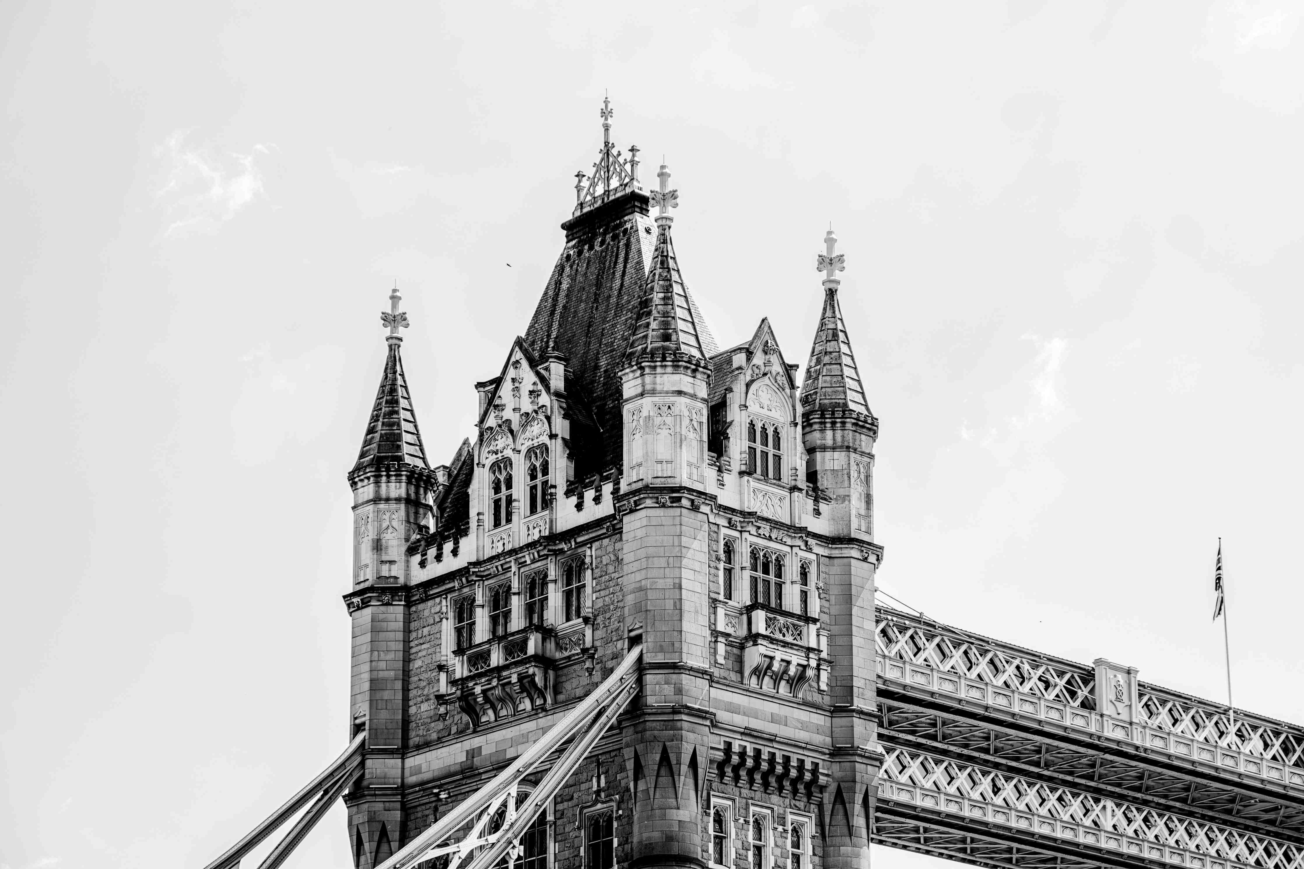 Wandverkleidung Bad-Graue Tiefe: Tower Bridge im Schwarz-Weiß