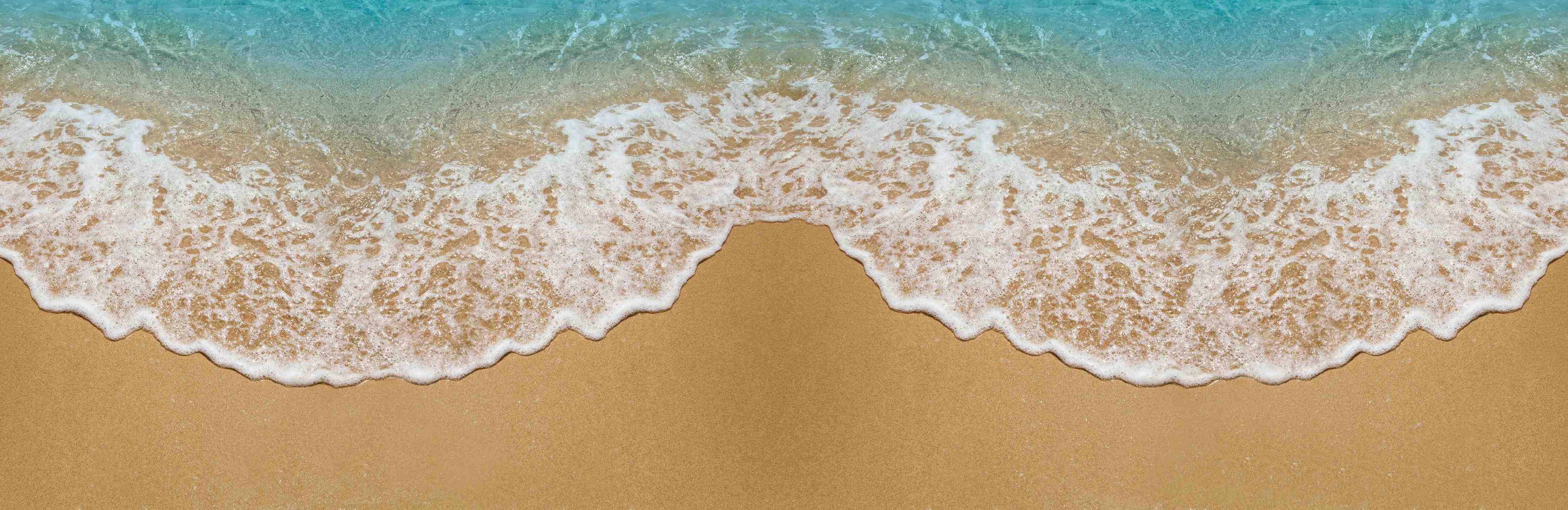Wandverkleidung Bad-Graue Wellen am Sandstrand