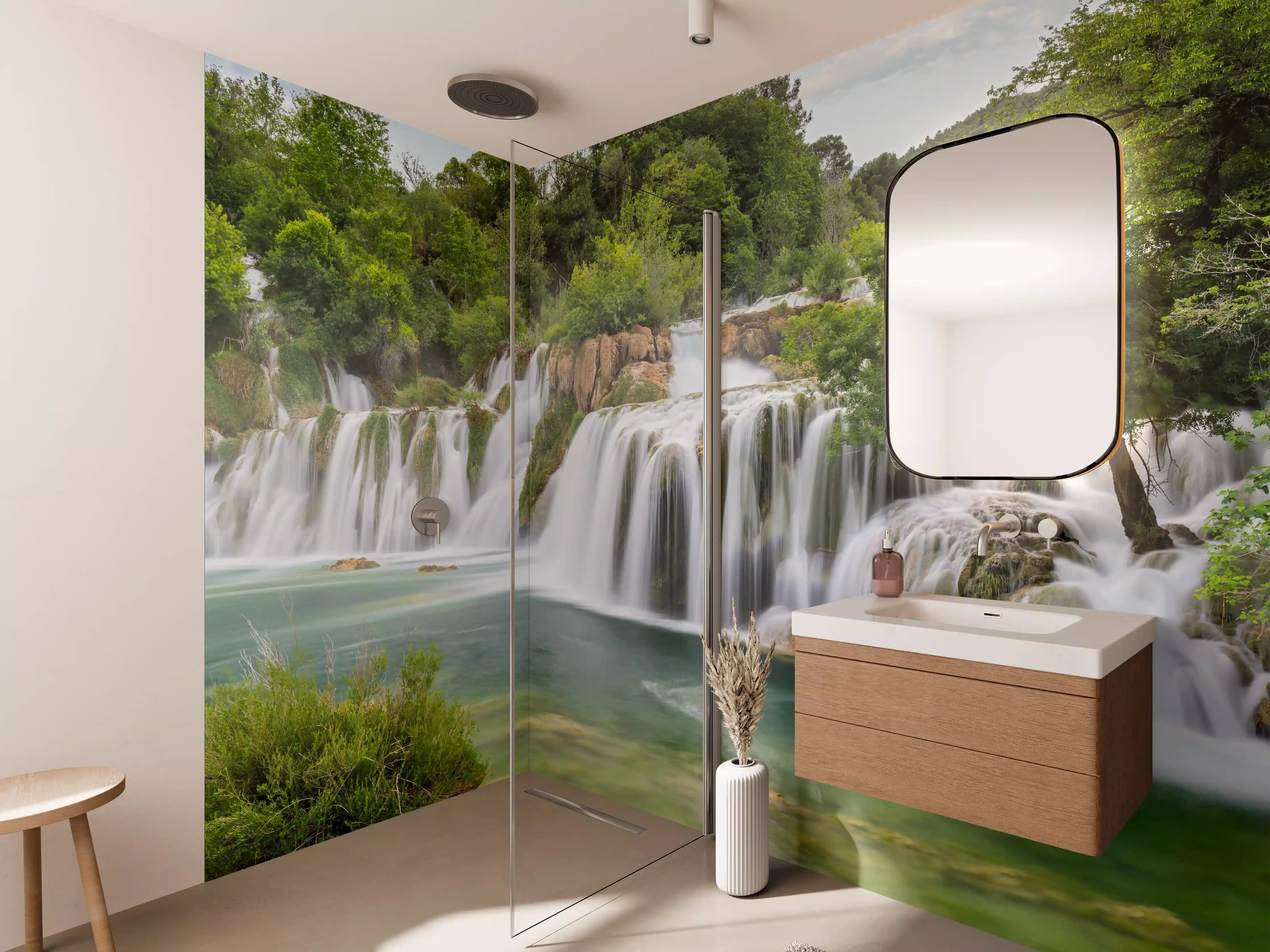 Wandverkleidung Bad - Grauer Wasserfall im Grünwald