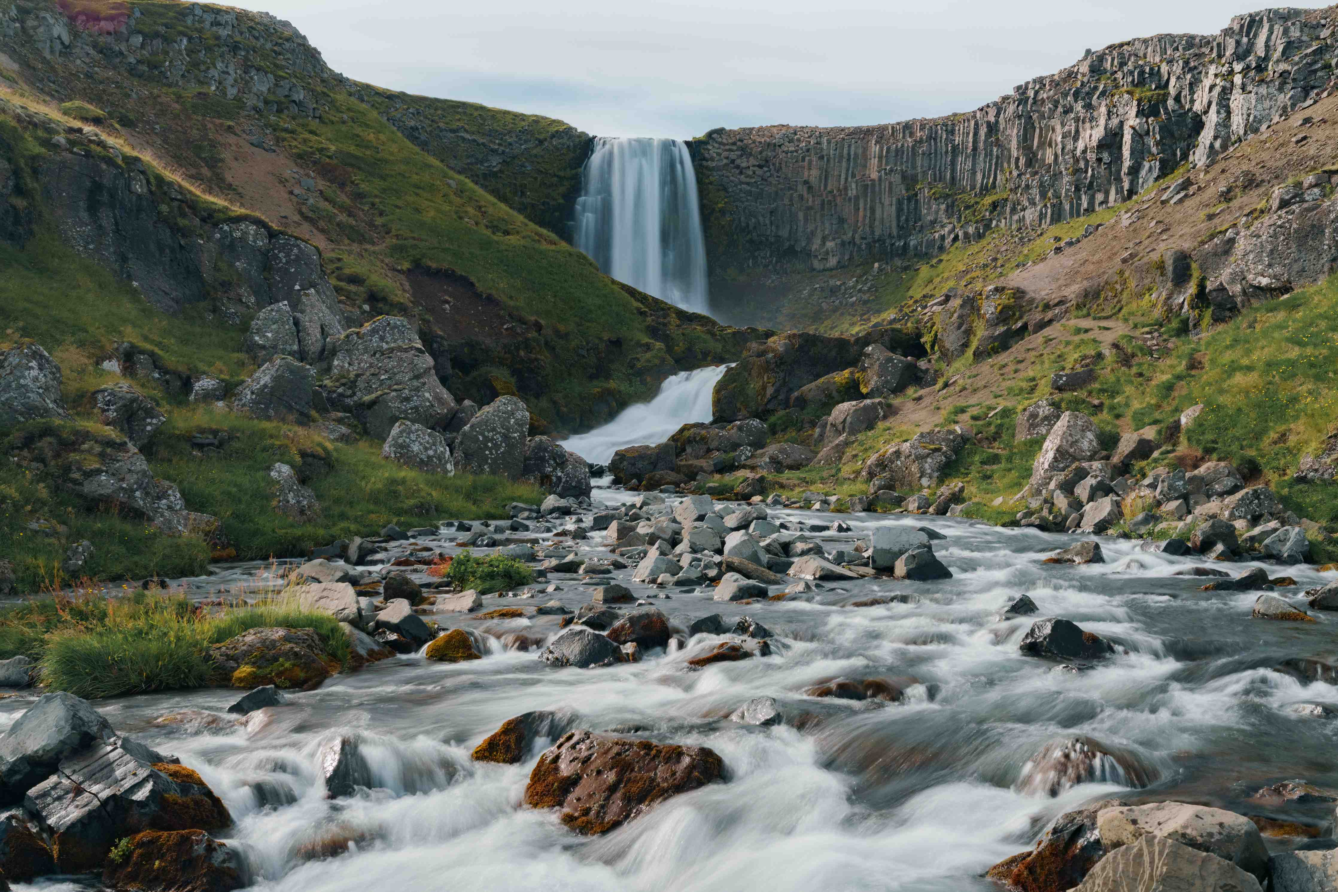 Wandverkleidung Bad-Grauer Wasserschleier in Island