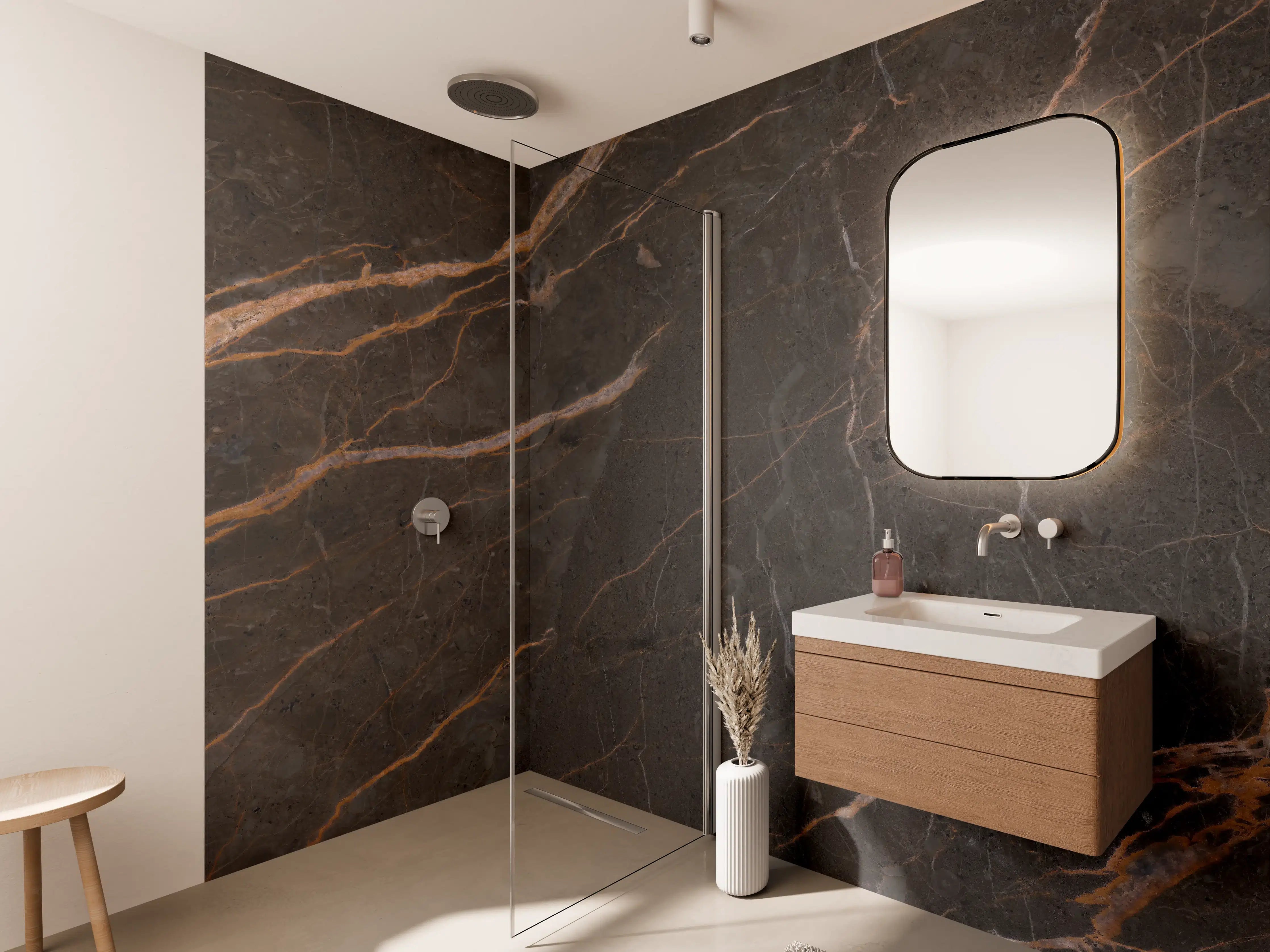 Wandverkleidung Bad - Grauweißer Marmor mit goldenen Linien