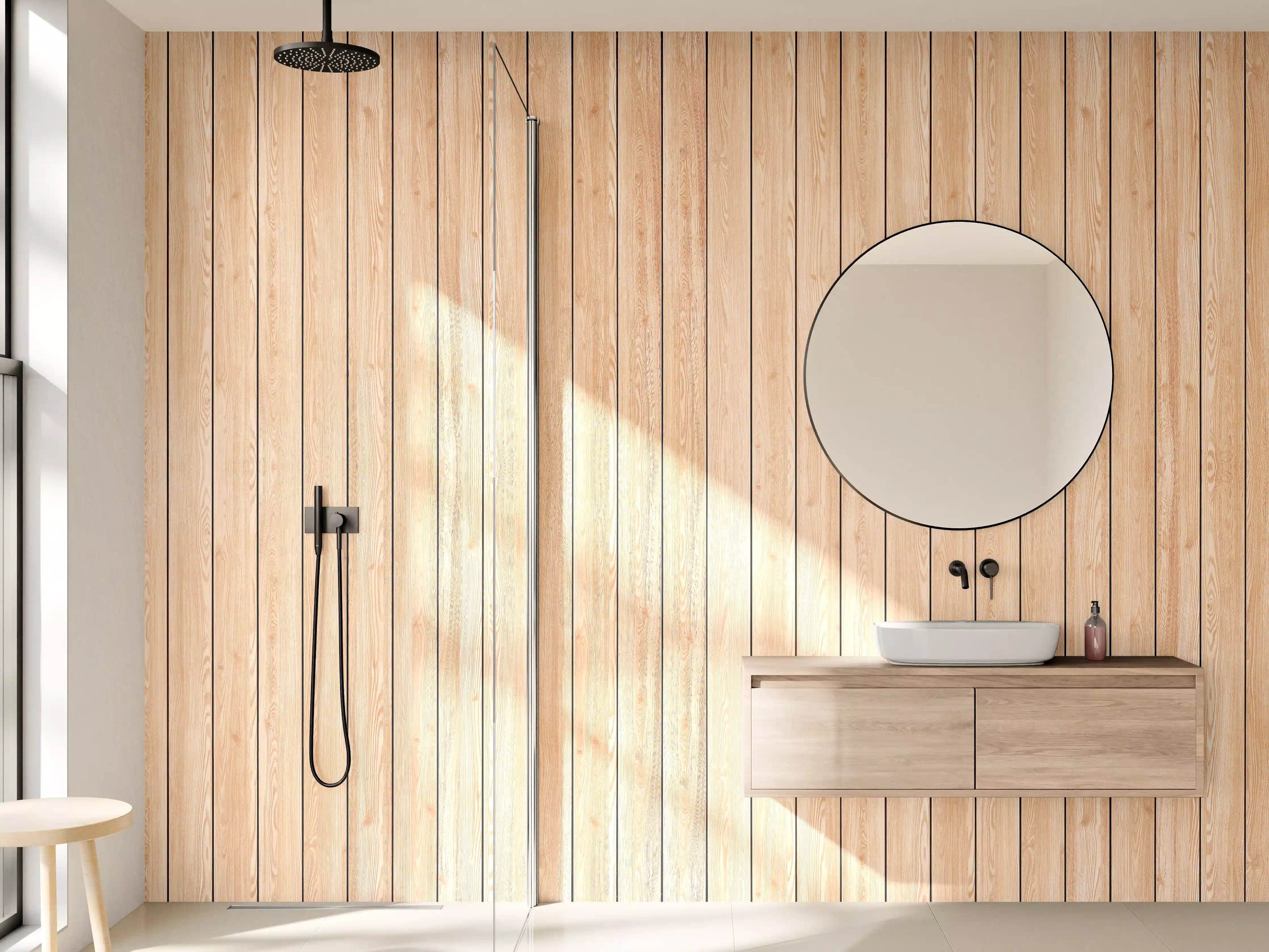 Wandverkleidung Bad - Helle Holzwand mit feiner Maserung