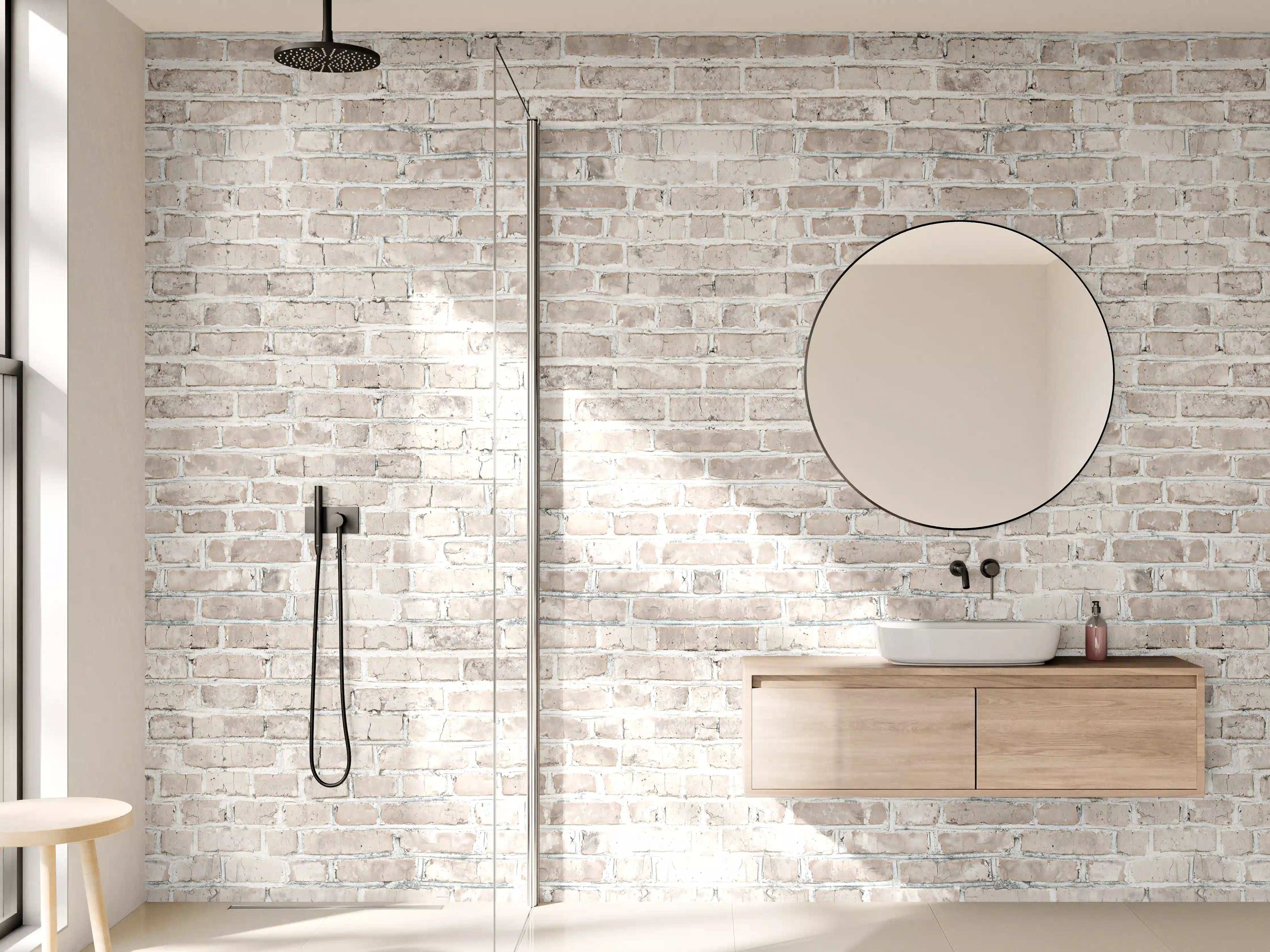 Wandverkleidung Bad - Helle Ziegelsteinwand in neutralen Tönen