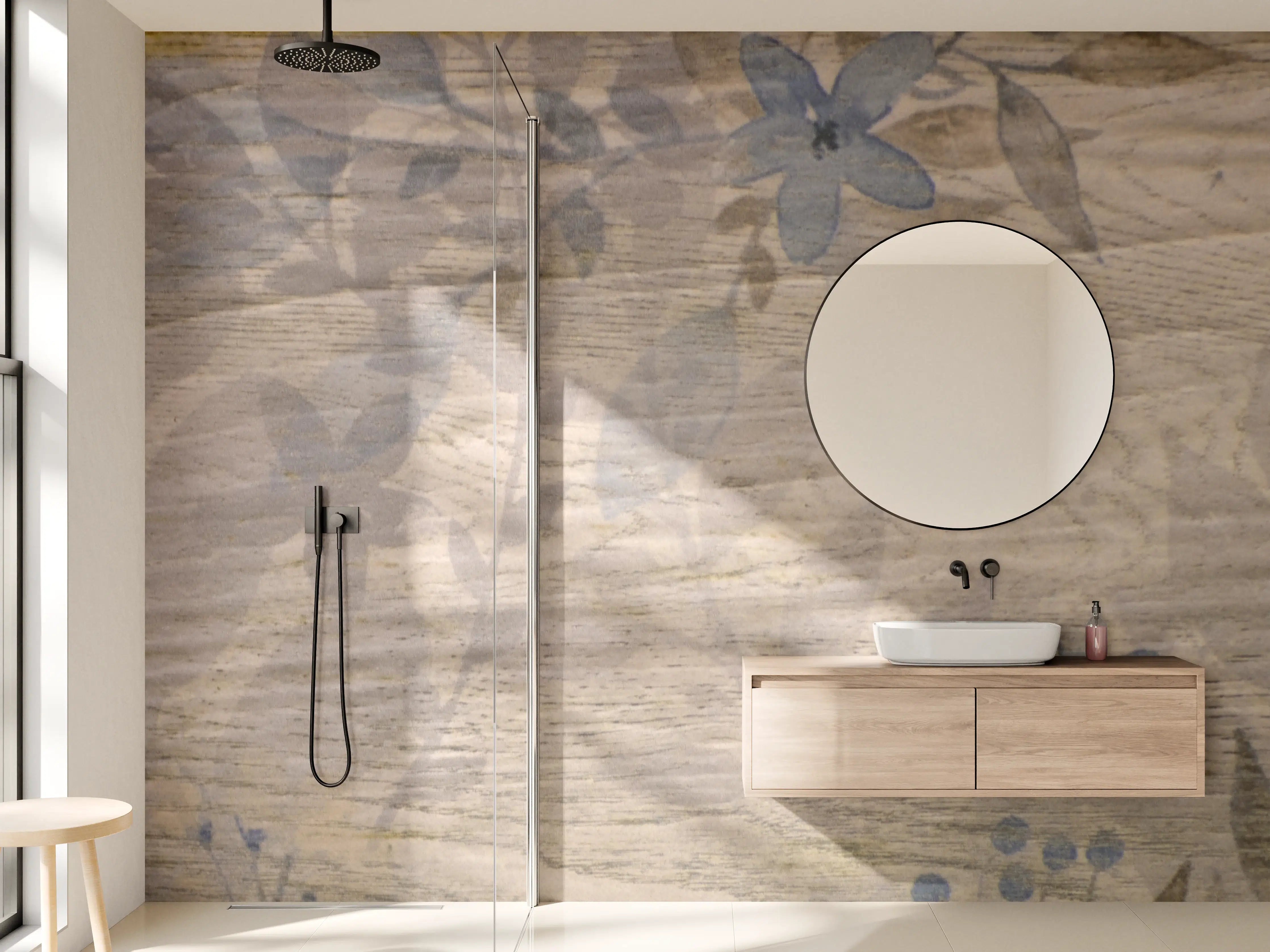 Wandverkleidung Bad - Helles Holz mit floralem Muster