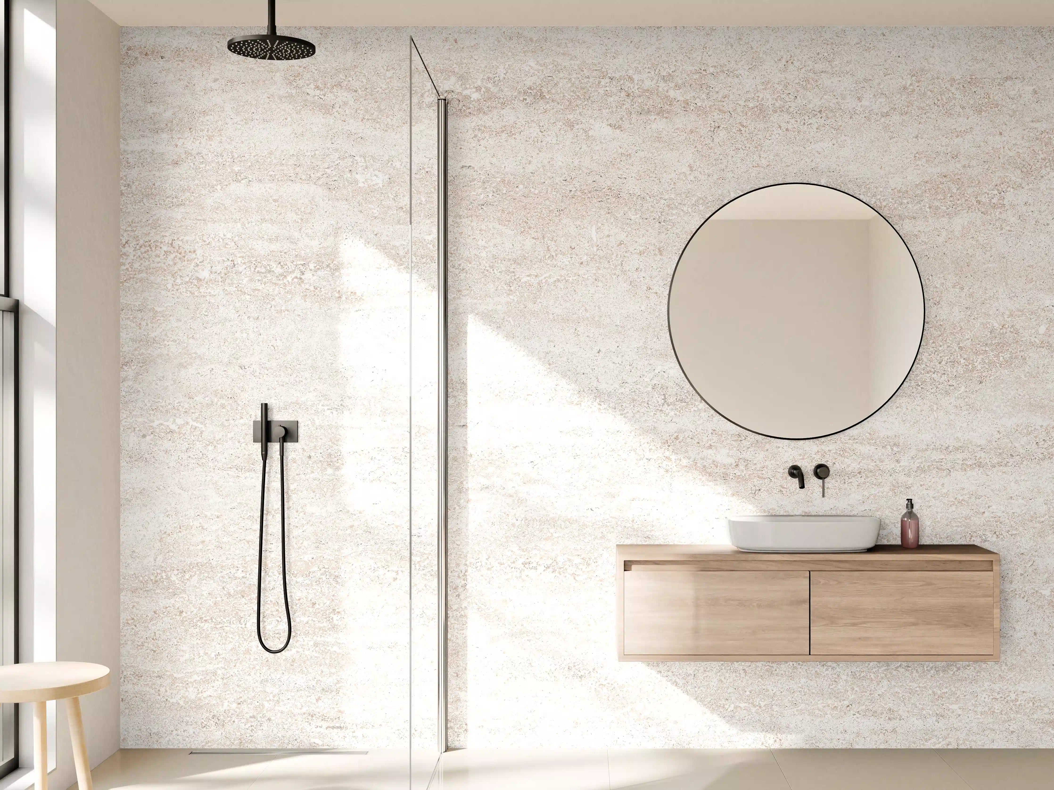 Wandverkleidung Bad - Helles Steinelement mit Naturstruktur