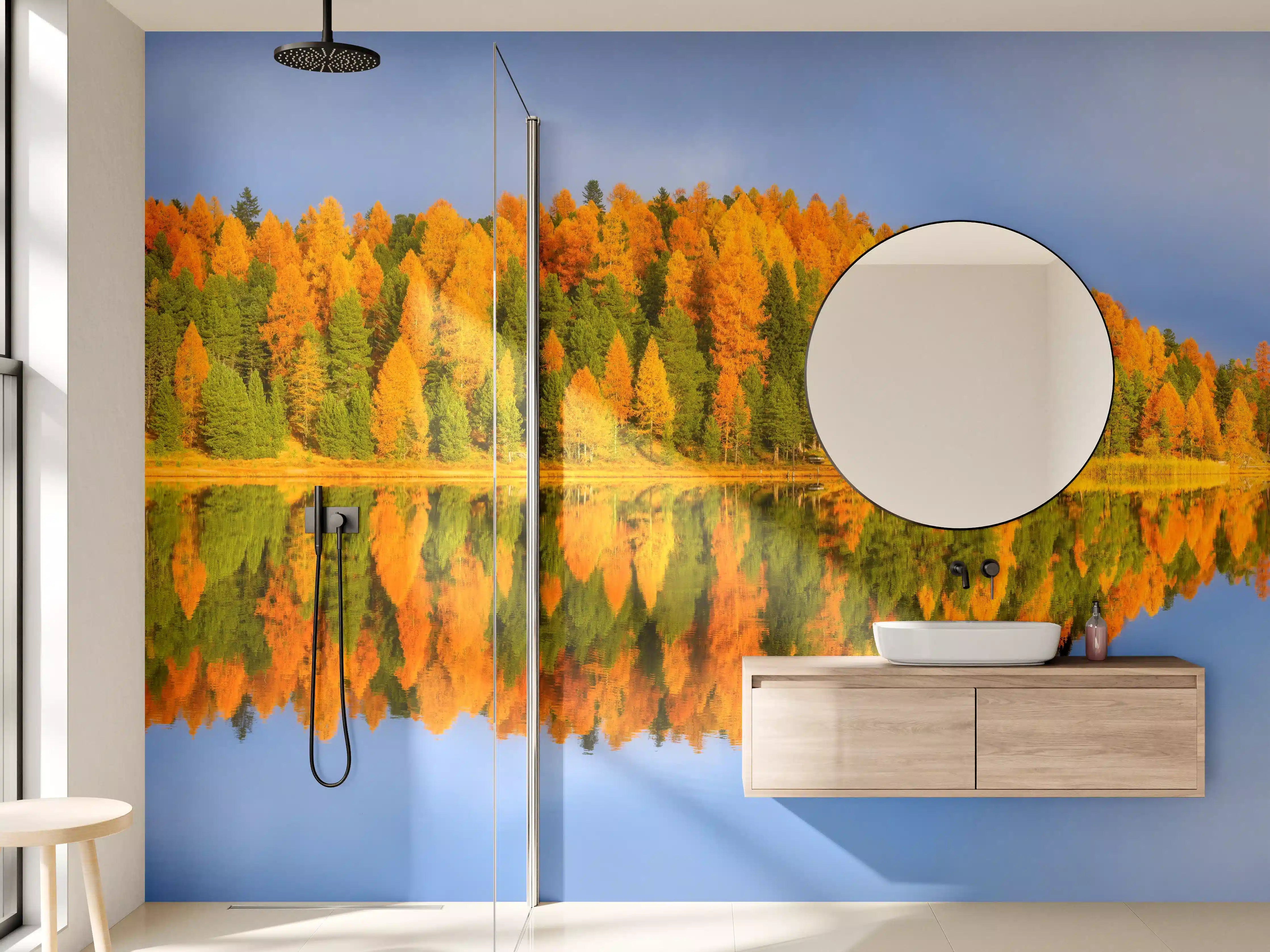 Wandverkleidung Bad - Herbstliche Waldidylle mit Spiegelung am See