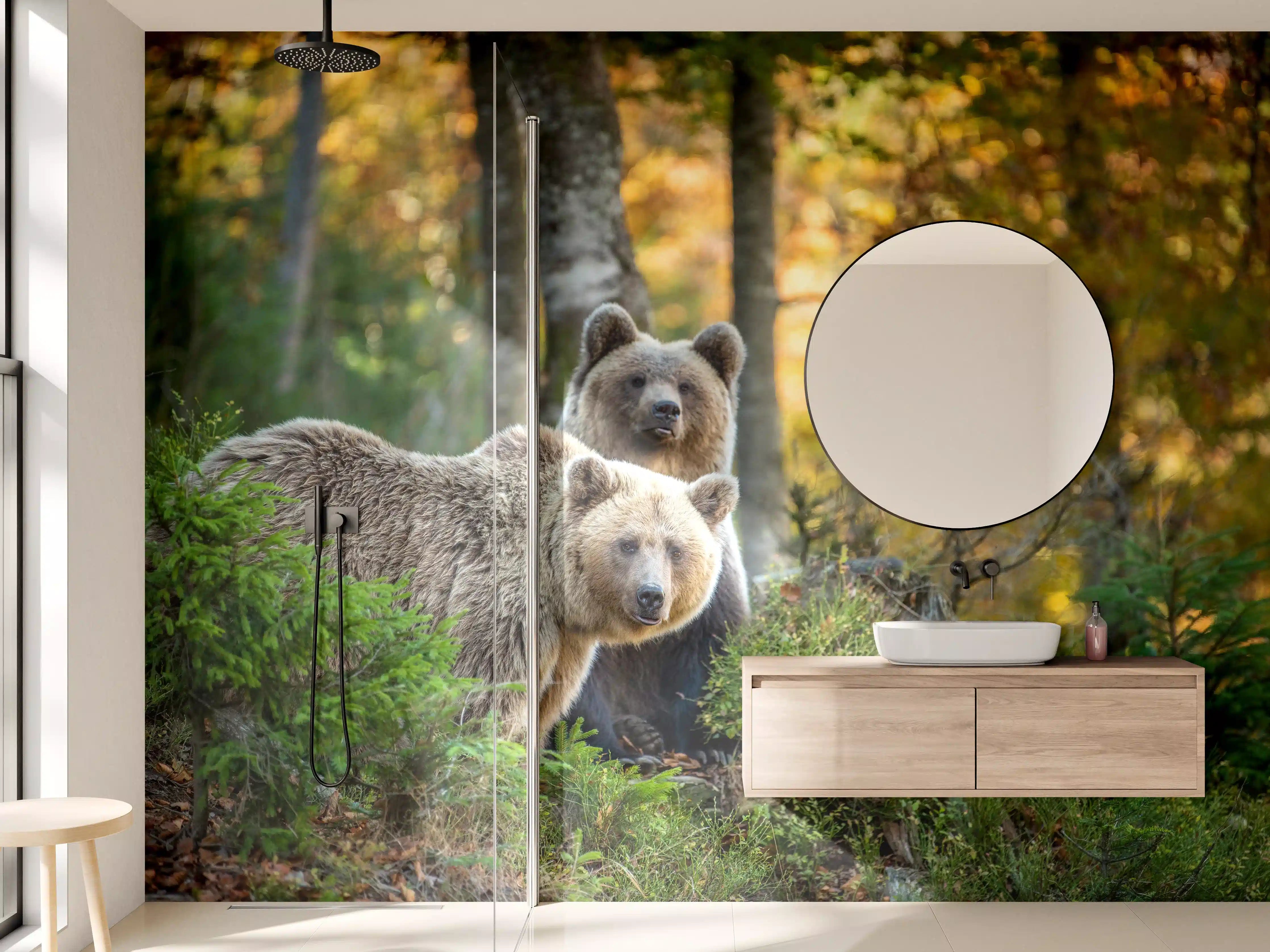 Wandverkleidung Bad - Herbstlicher Braunbär im Wald