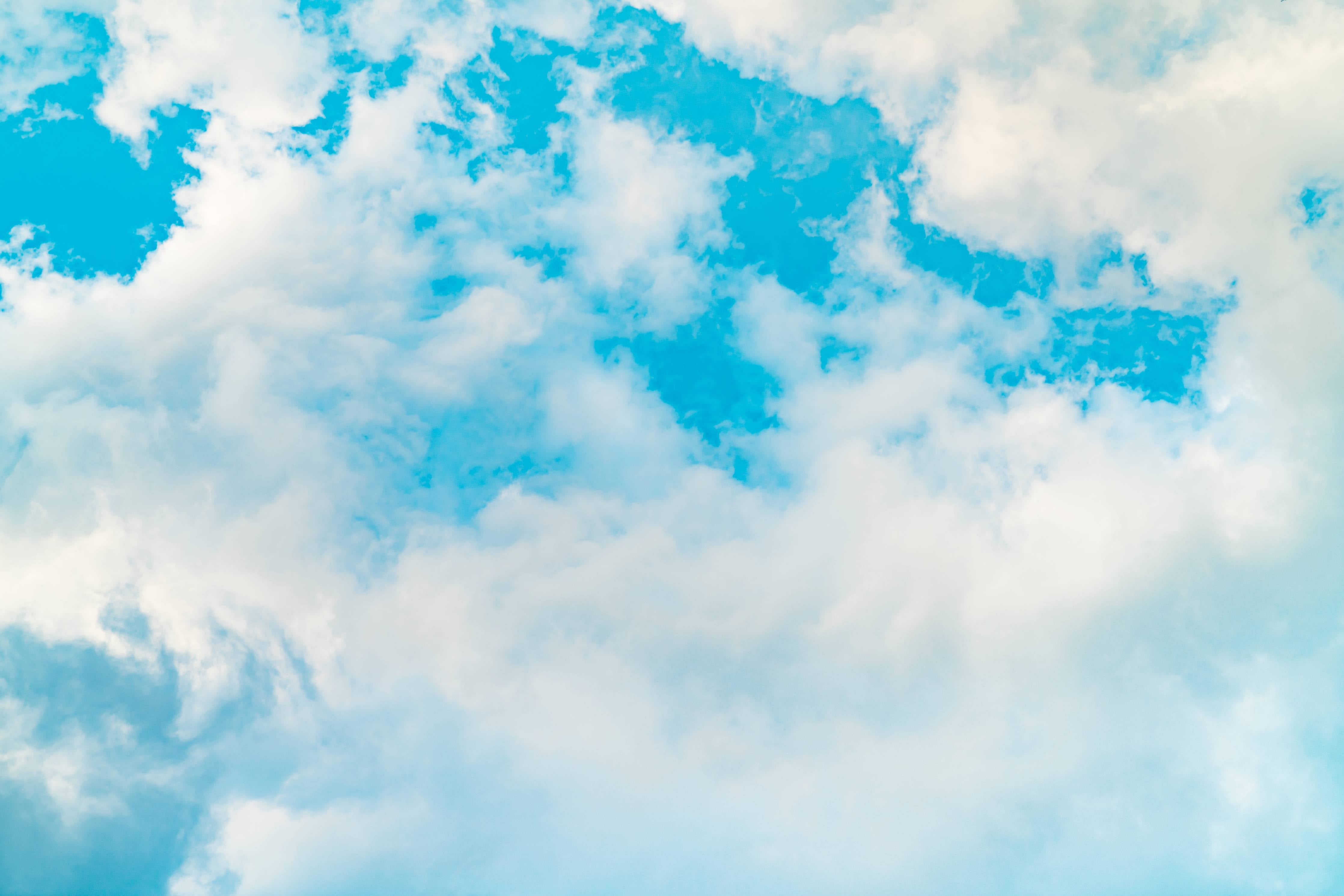 Wandverkleidung Bad-Himmel in Grau und Weiß