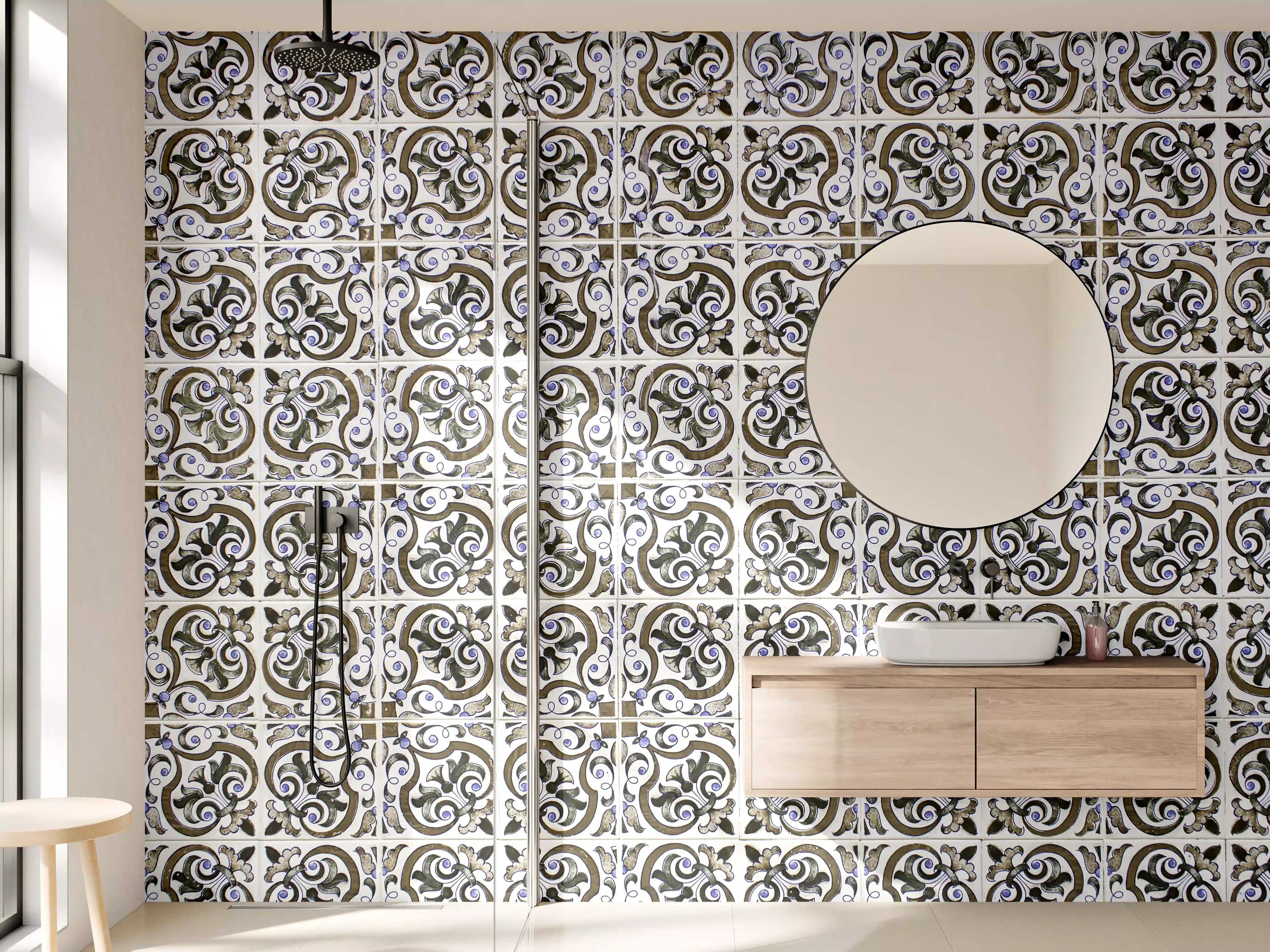 Wandverkleidung Bad - Historische Fliesen mit kunstvollem Muster