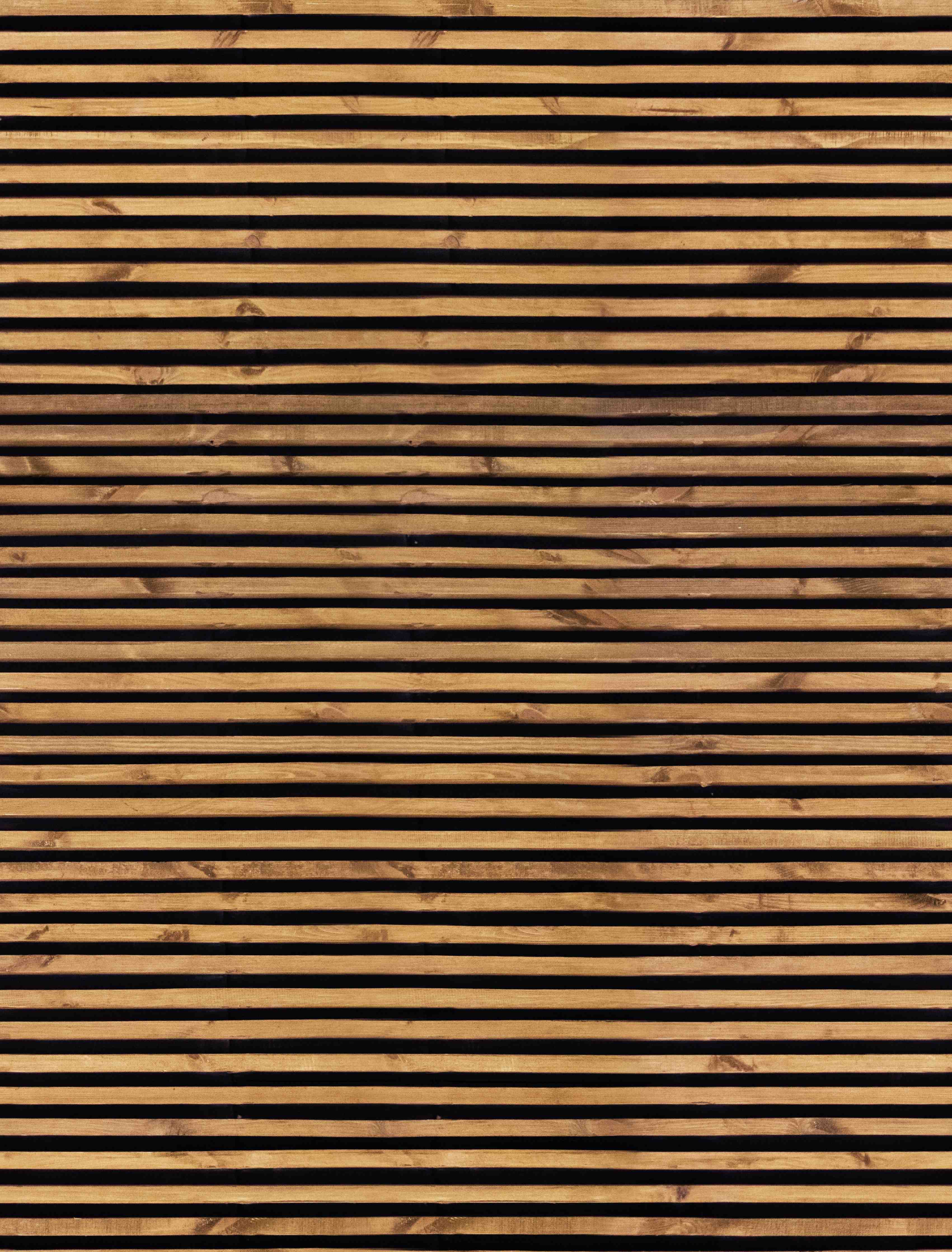 Wandverkleidung Bad-Holzlamellen in warmem Braun
