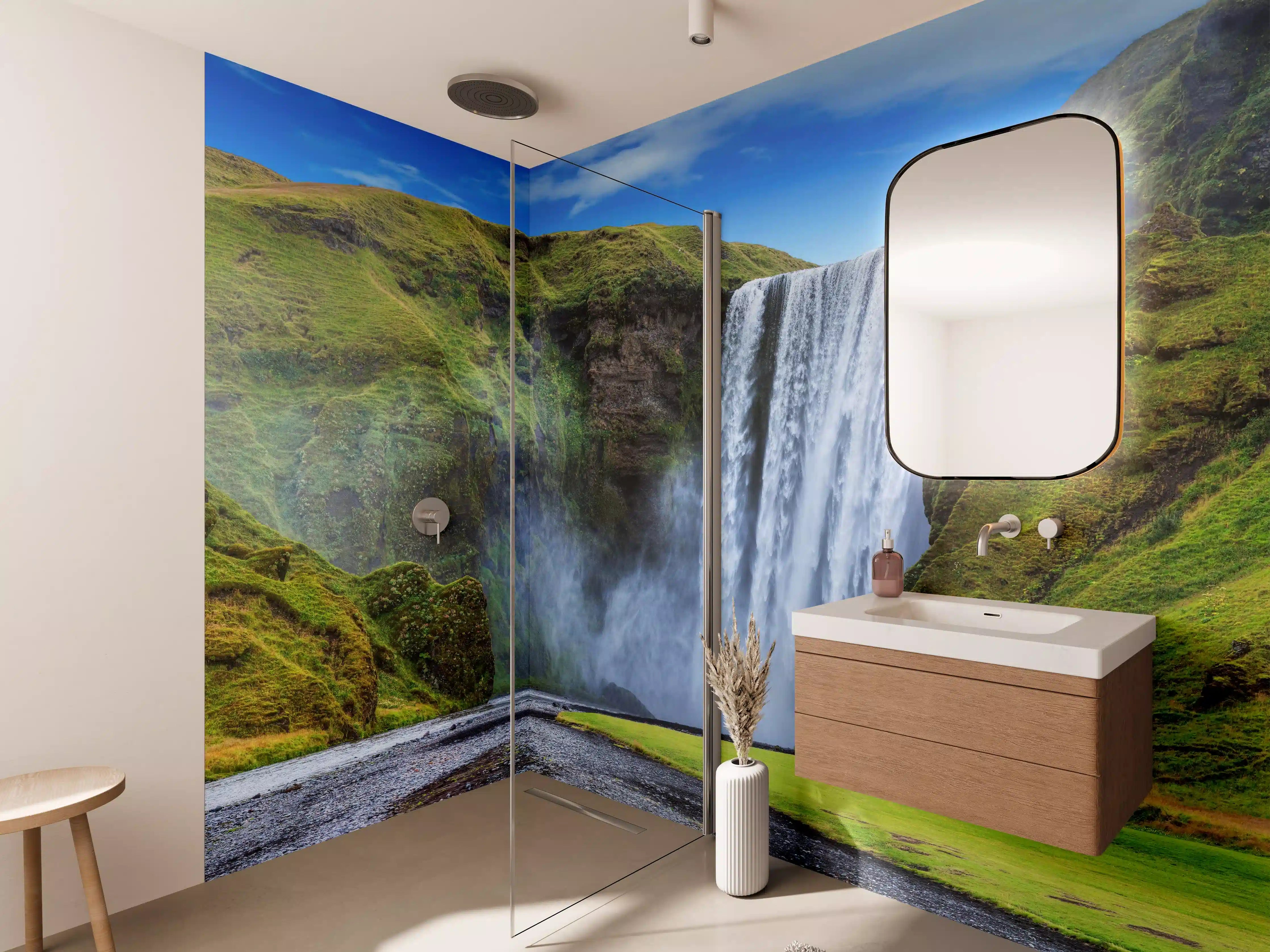 Wandverkleidung Bad - Kraftvoller Wasserfall