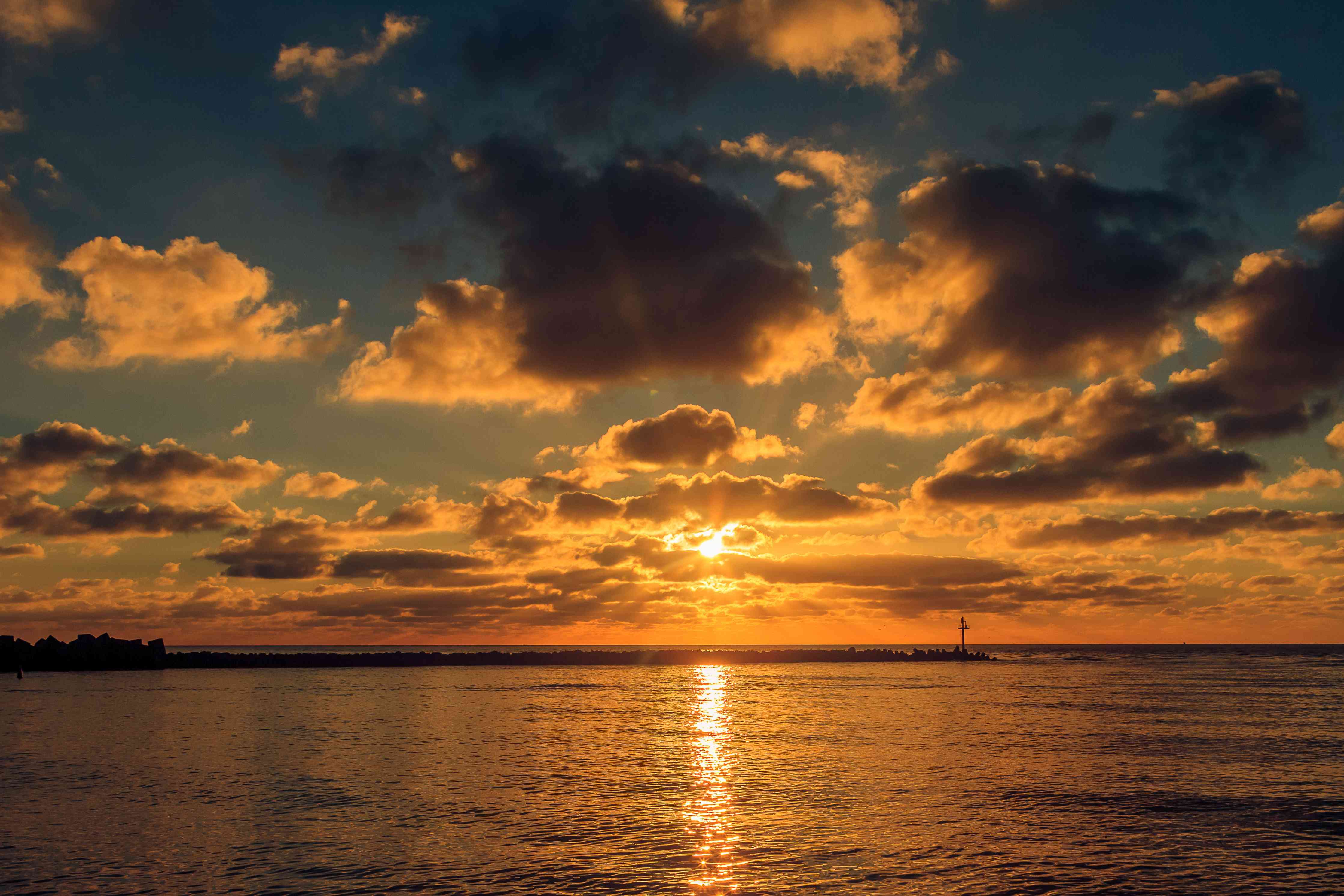 Wandverkleidung Bad-Laue Sonnenuntergangsstimmung am Wasser