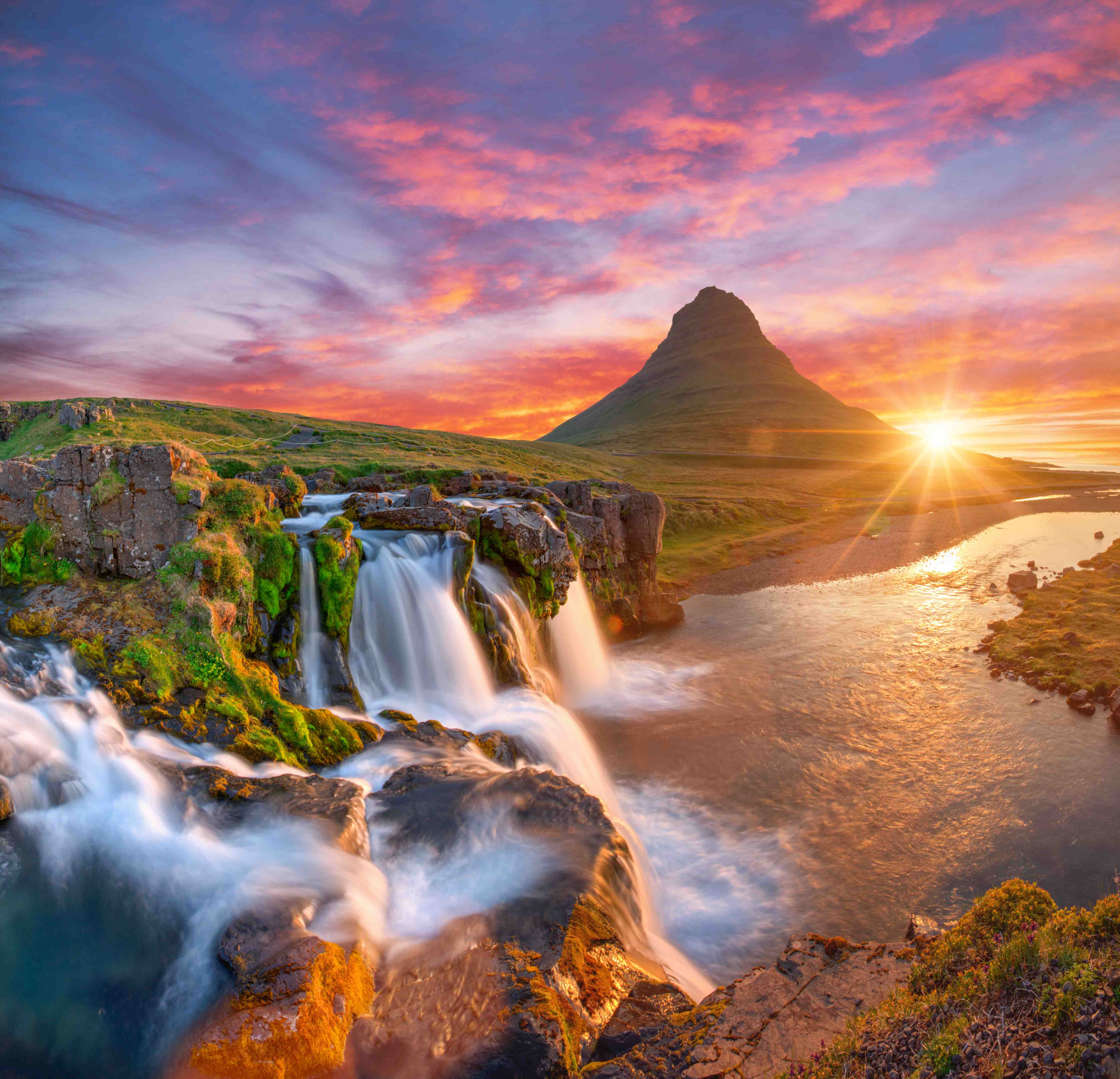 Wandverkleidung Bad-Magischer Wasserfall bei Sonnenaufgang