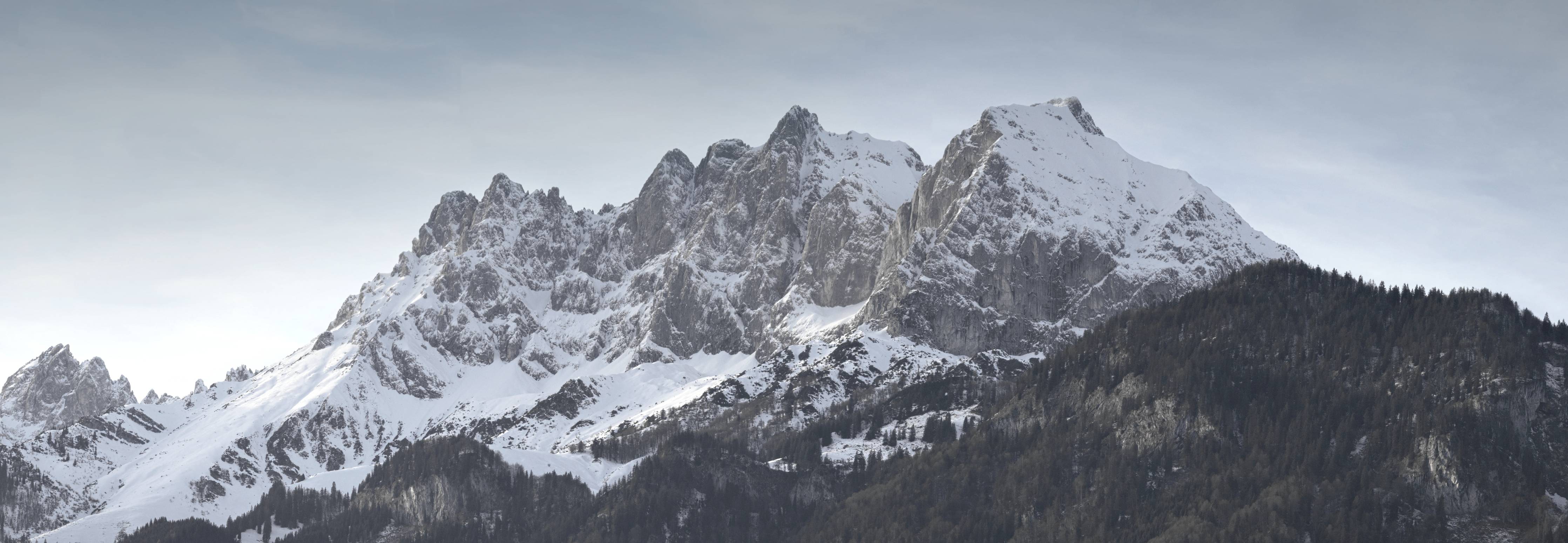 Wandverkleidung Bad-Majestätische Berggipfel im Schnee