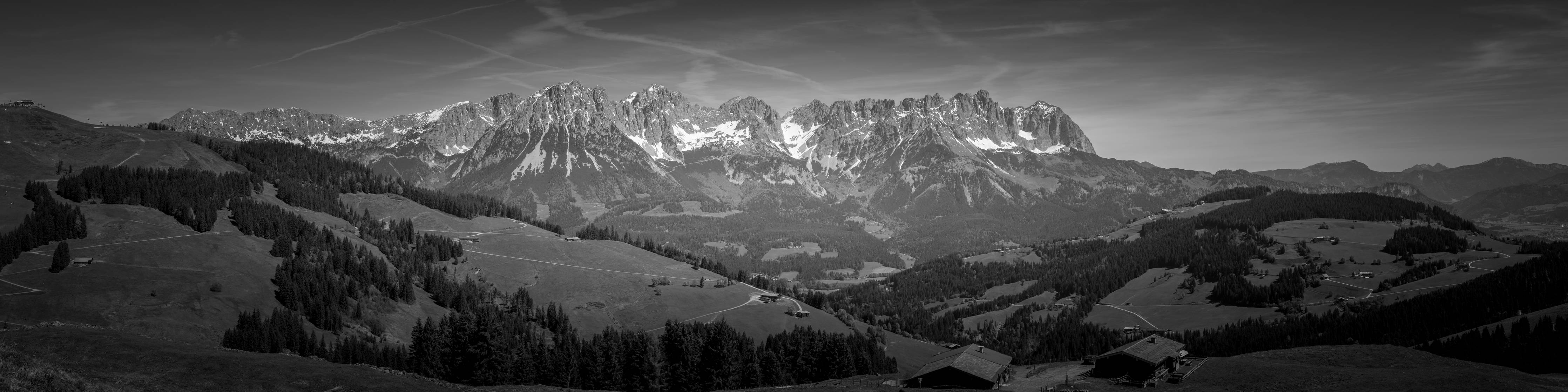 Wandverkleidung Bad-Majestätische Berglandschaft im Schwarzweiß