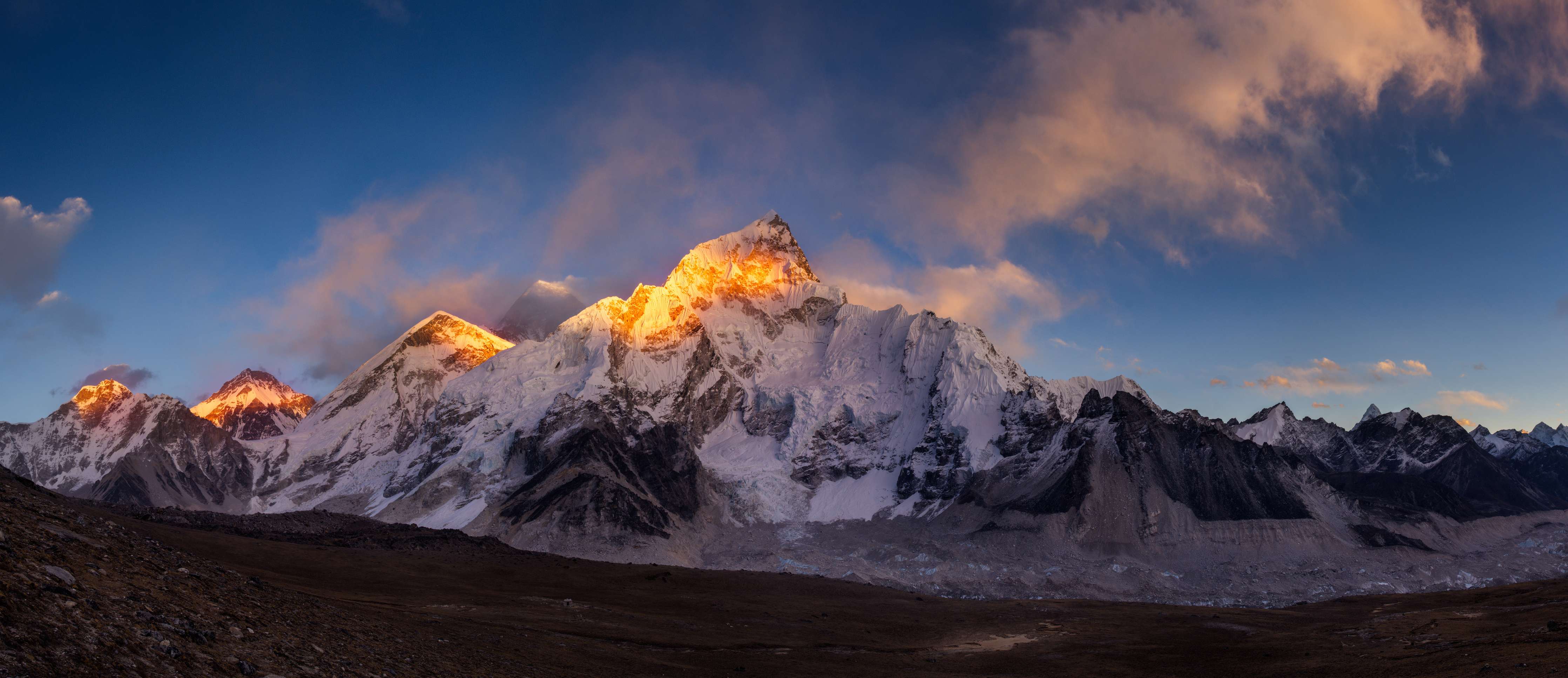 Wandverkleidung Bad-Majestätische Schneegipfel bei Sonnenaufgang