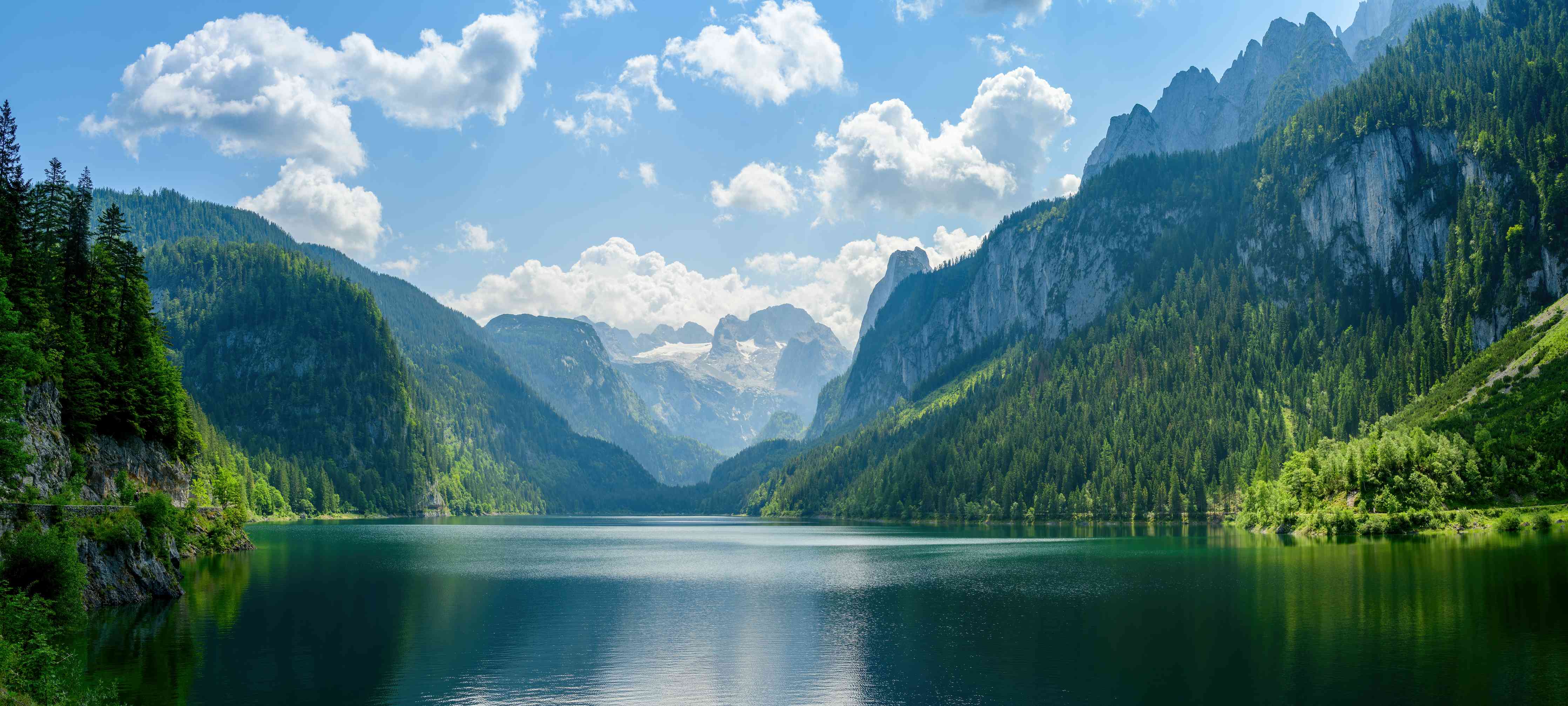 Wandverkleidung Bad-Majestätische bergsee mit grünen Hängen
