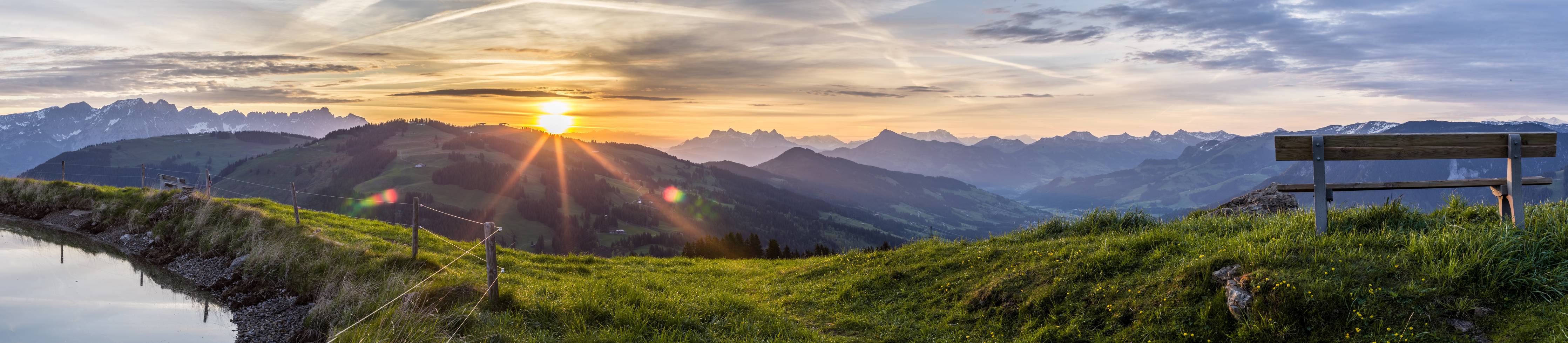 Wandverkleidung Bad-Morgendliche Bergsilhouette in Grau