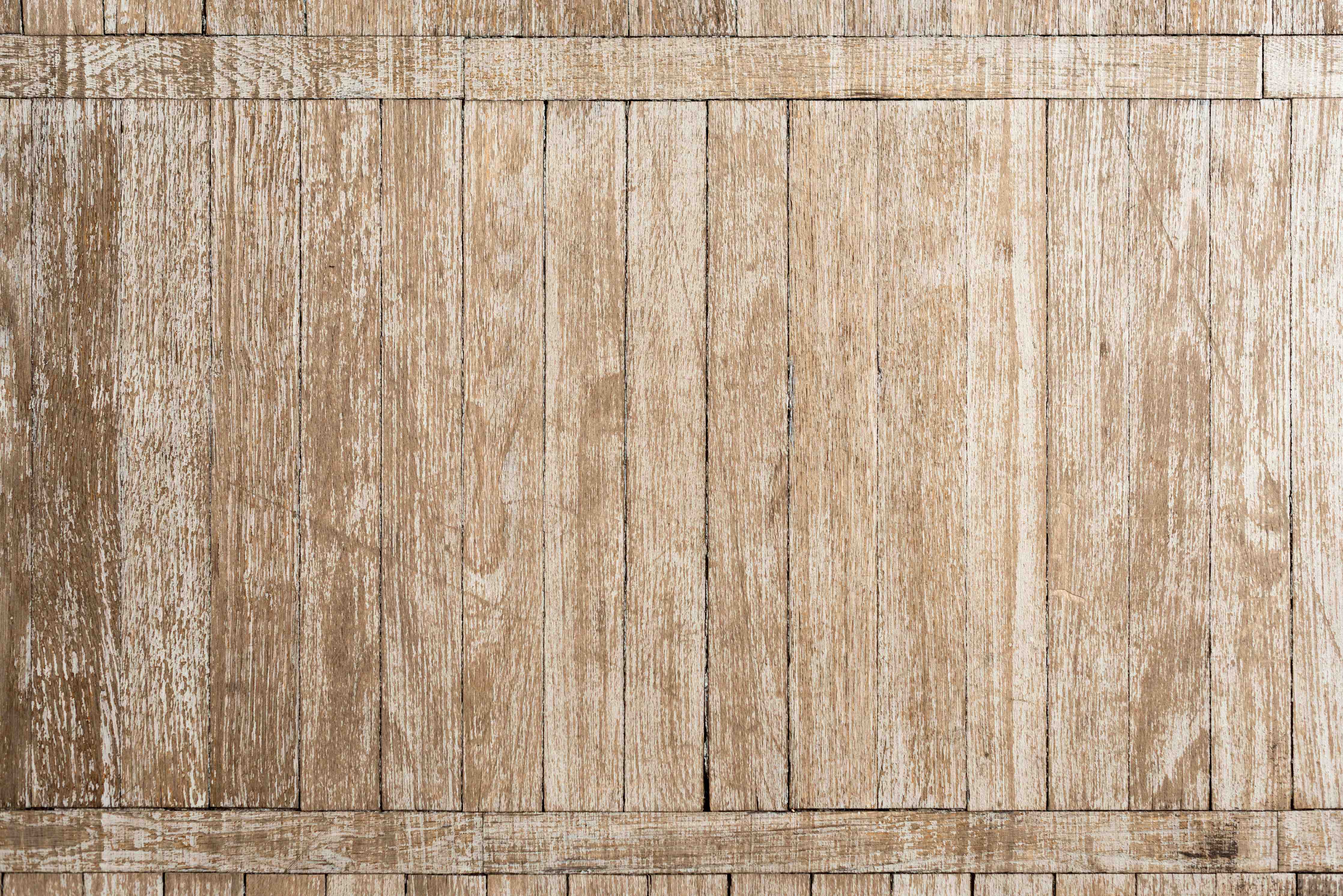 Wandverkleidung Bad-Natürliche Holzwand, hell und freundlich