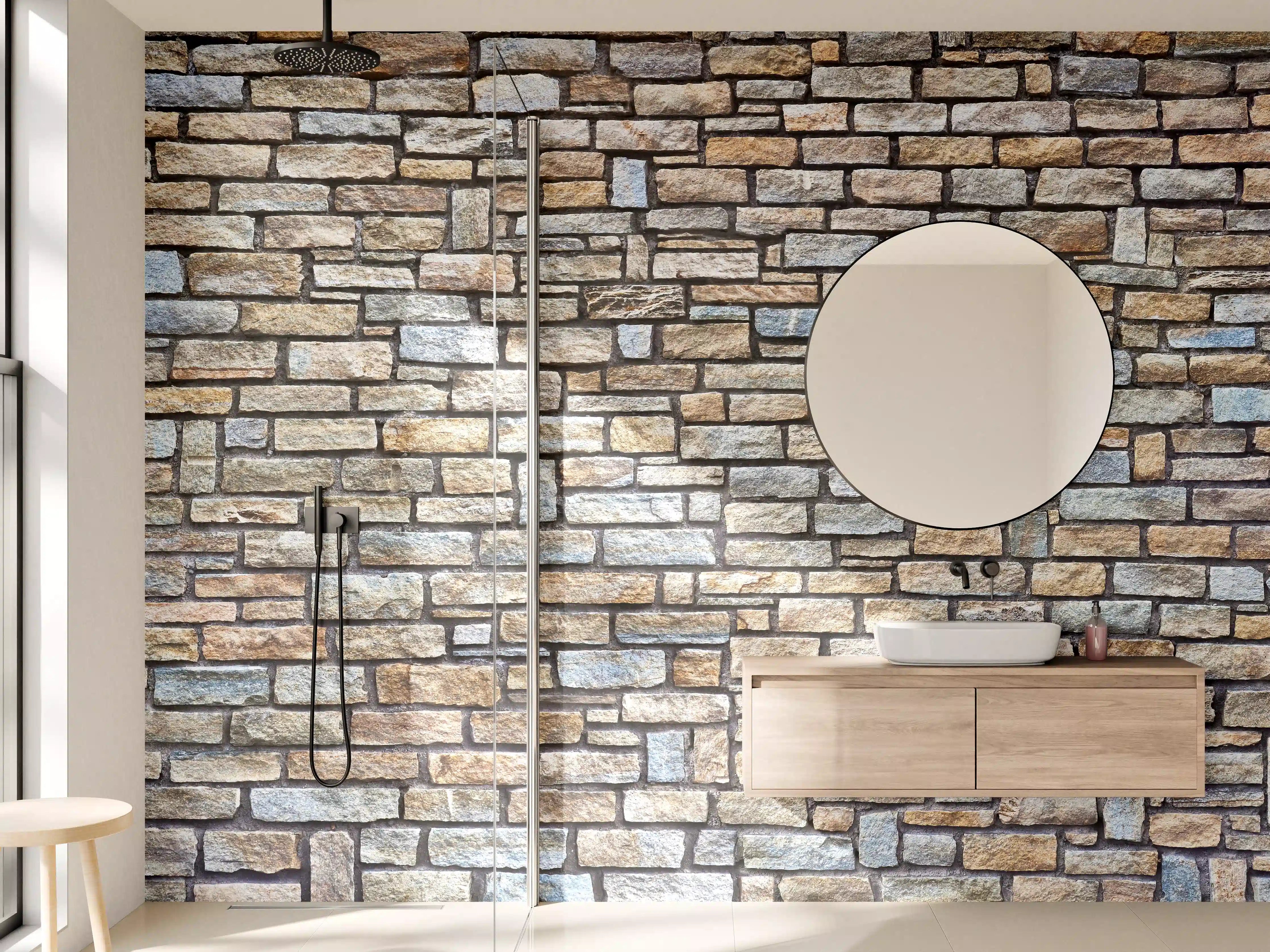 Wandverkleidung Bad - Naturstein Mauertextur mit warmen Erdtönen