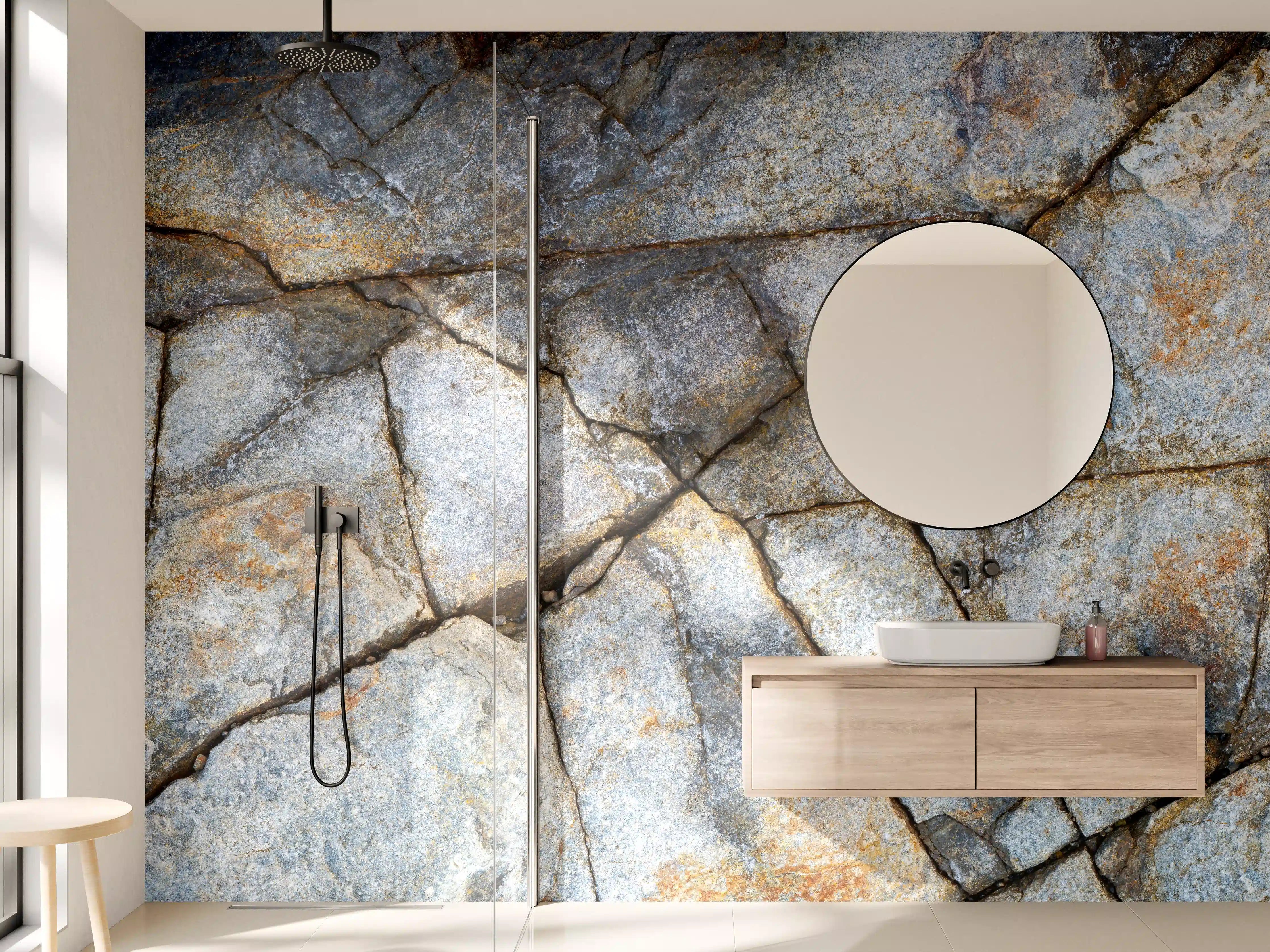 Wandverkleidung Bad - Naturstein-Textur mit Rissen und Erdfarben