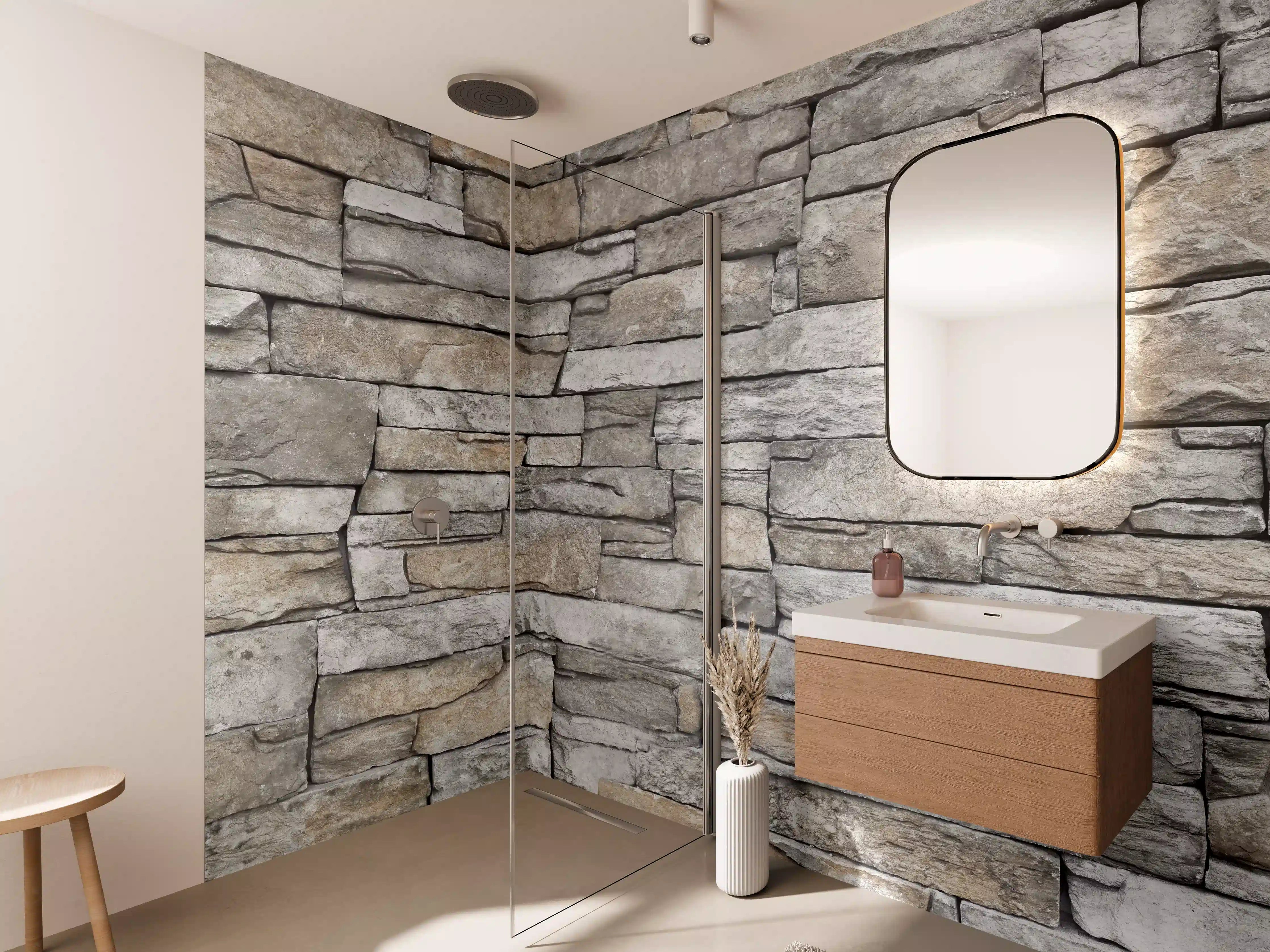 Wandverkleidung Bad - Natursteinmauer in neutralen Beige- und Grautönen