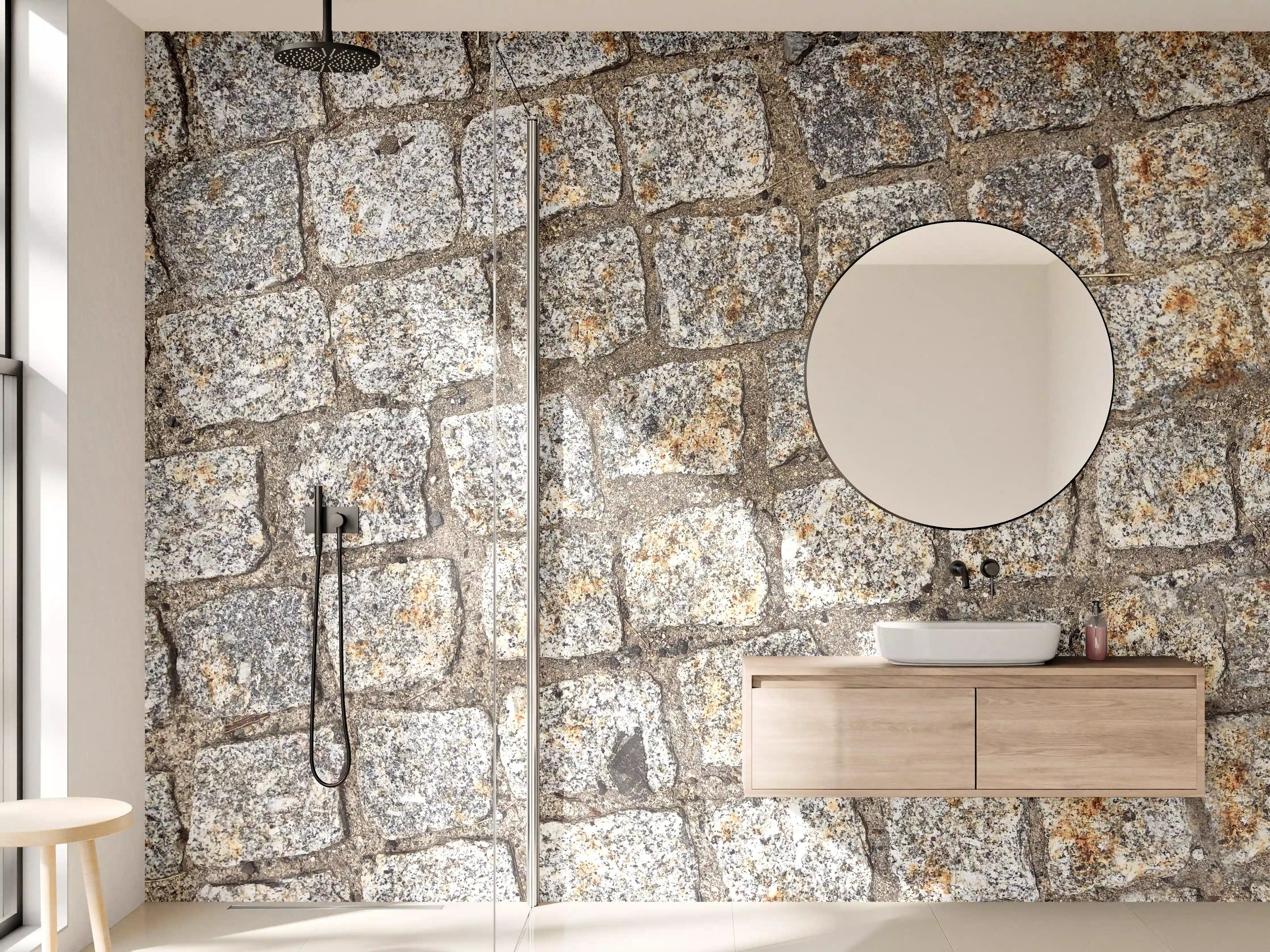 Wandverkleidung Bad - Natursteinmauer mit Grautönen