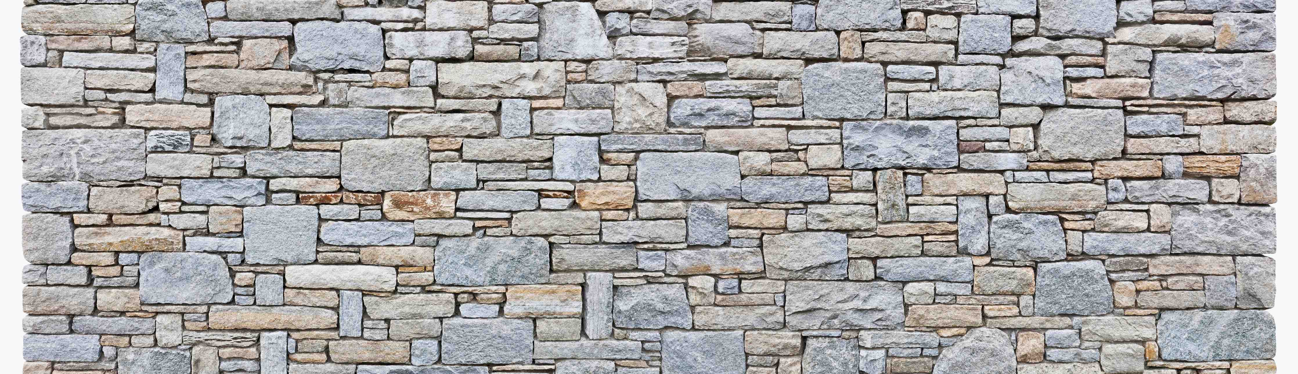 Wandverkleidung Bad-Natursteinmauer mit grauen Tönen