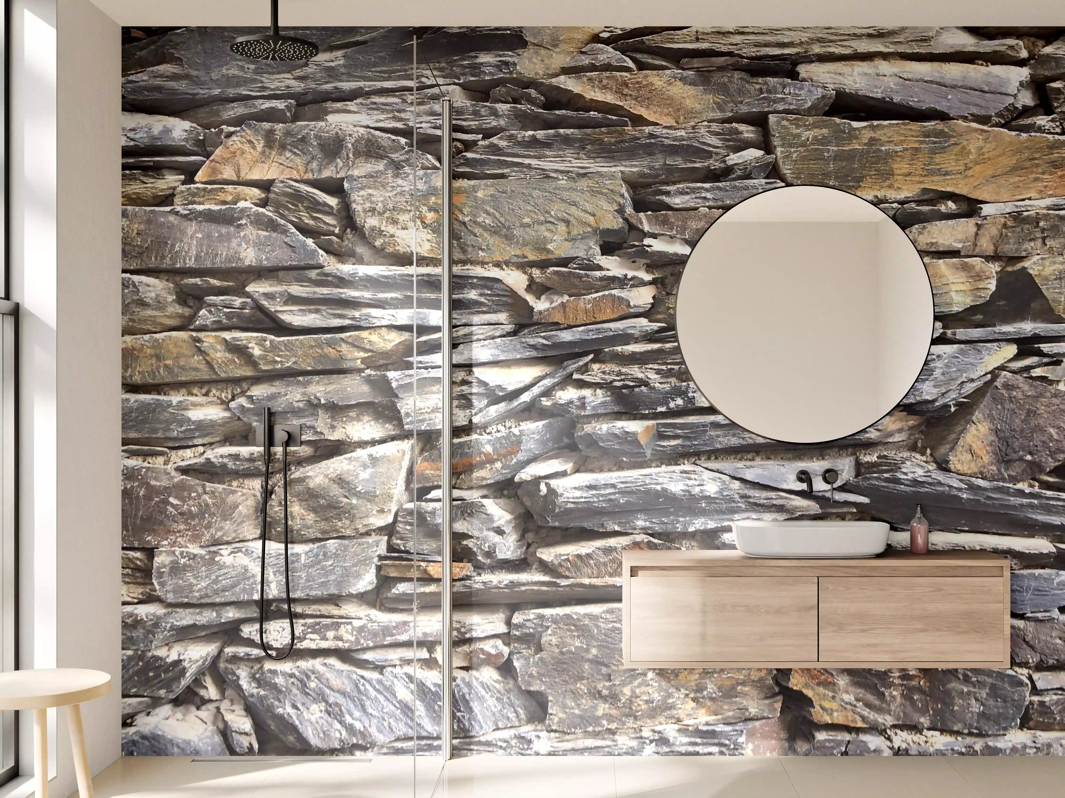 Wandverkleidung Bad - Natursteinwand mit grauer Textur