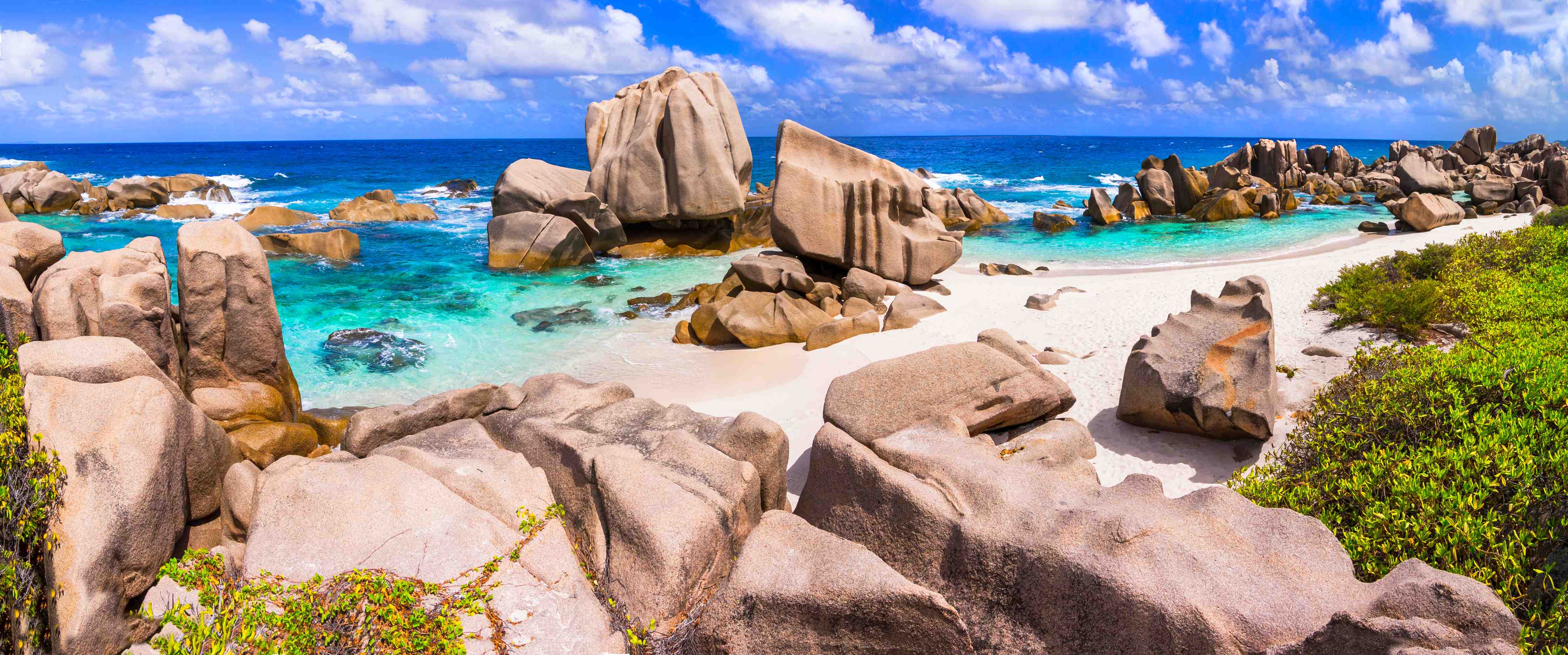 Wandverkleidung Bad-Paradise Strand mit Felsen und Blauem Wasser