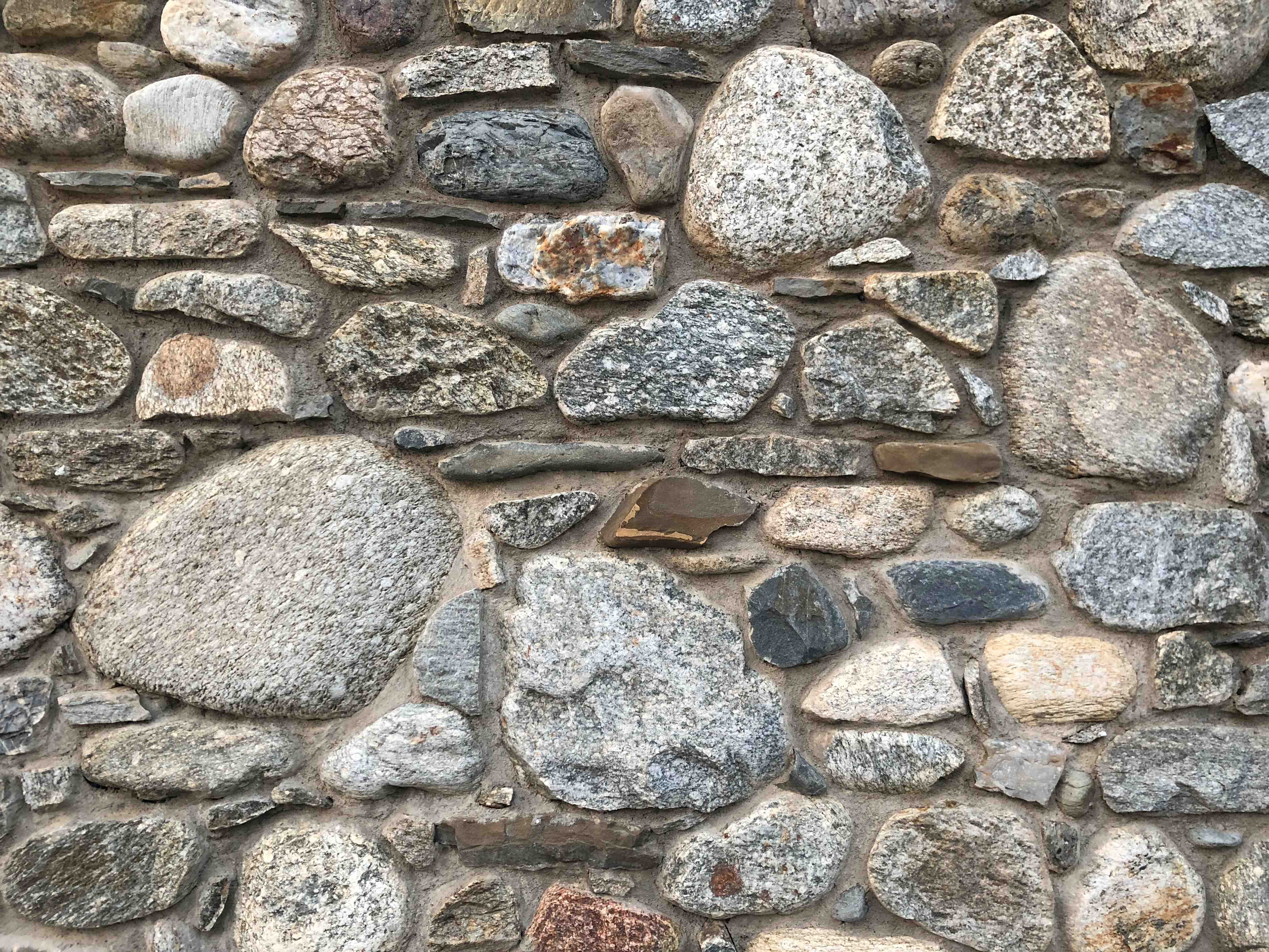 Wandverkleidung Bad-Rustikale Steinmauer mit natürlicher Struktur