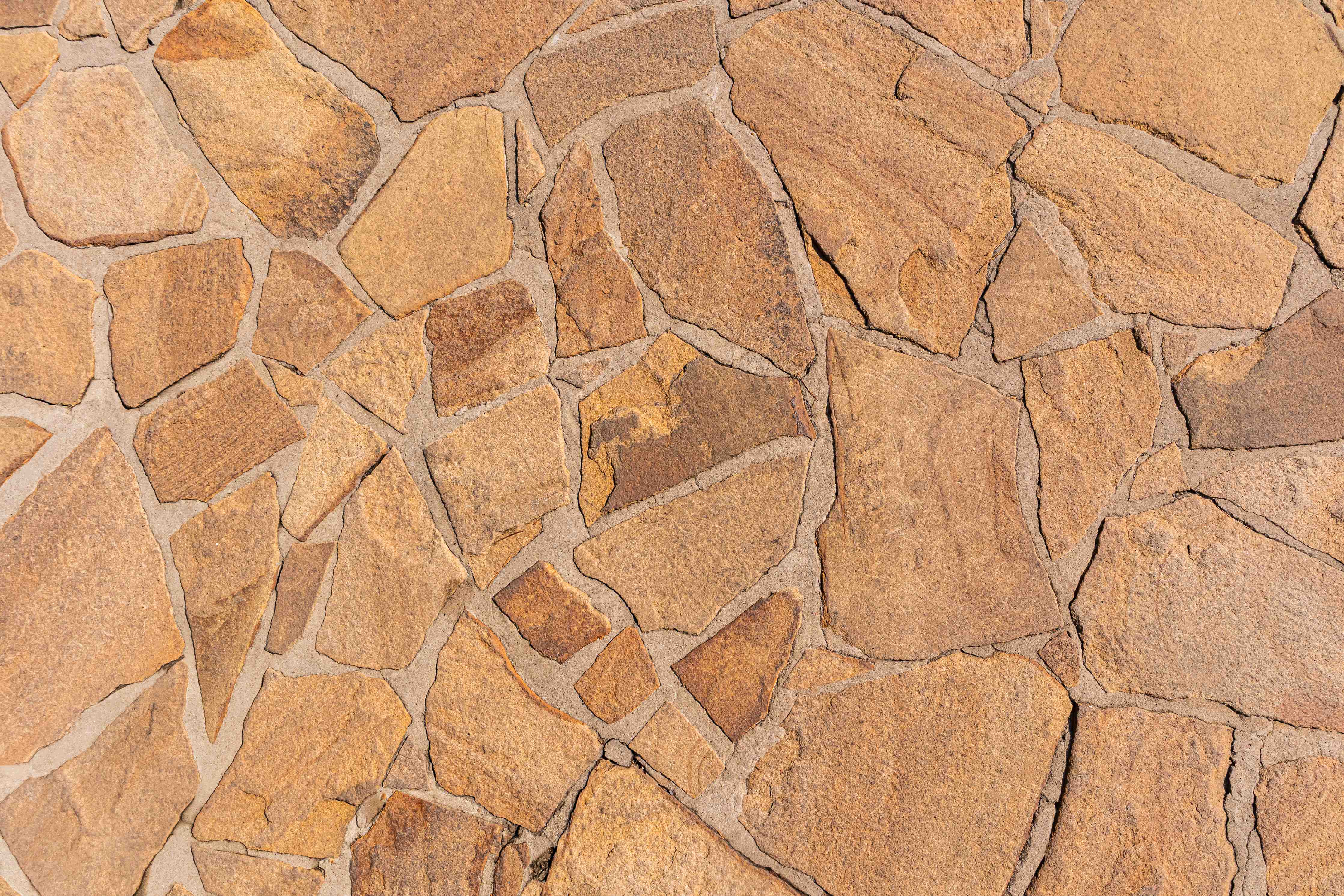 Wandverkleidung Bad-Sandsteinoptik in warmen Tönen