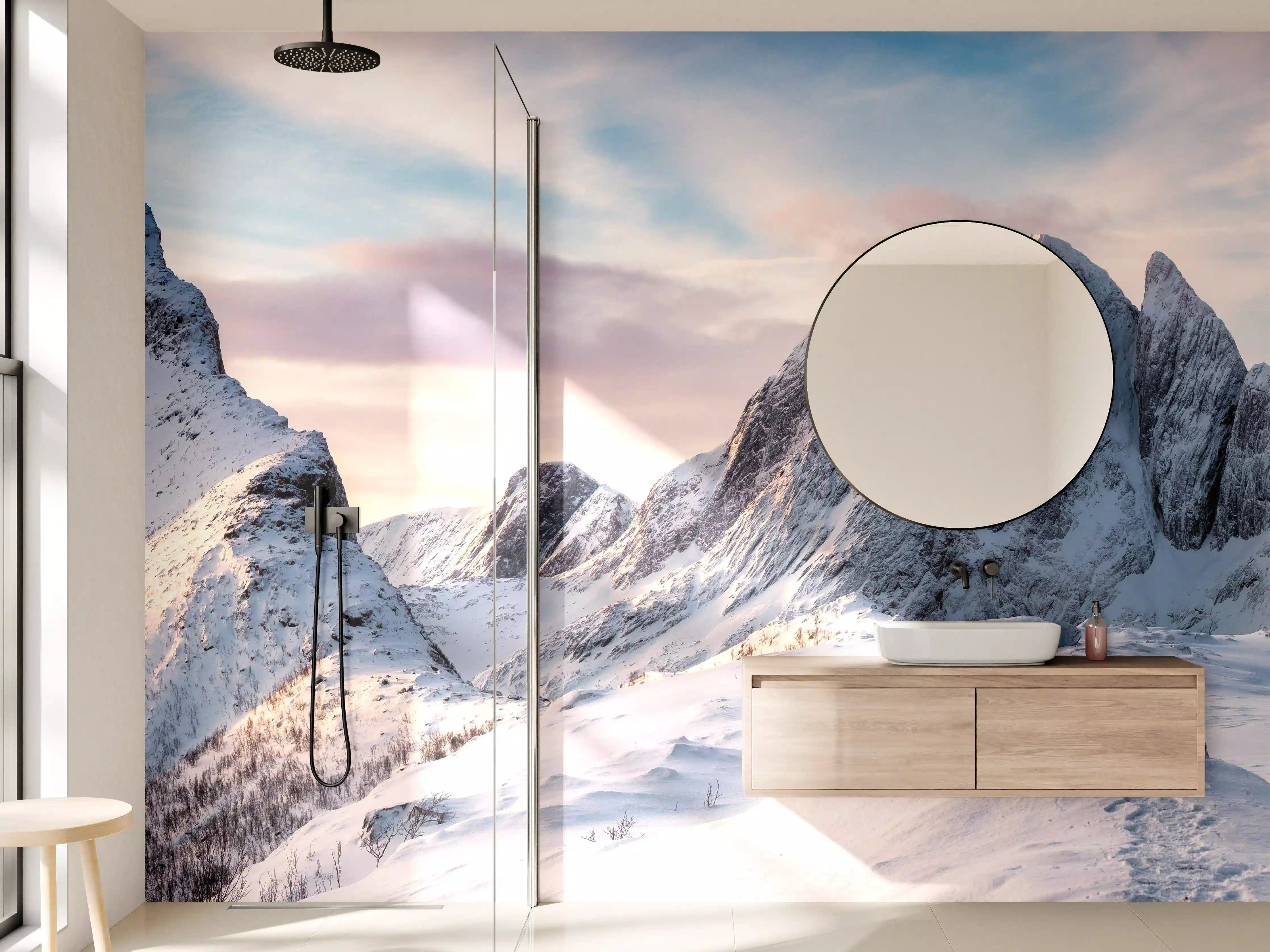 Wandverkleidung Bad - Schneebedeckte Berggipfel bei Sonnenaufgang
