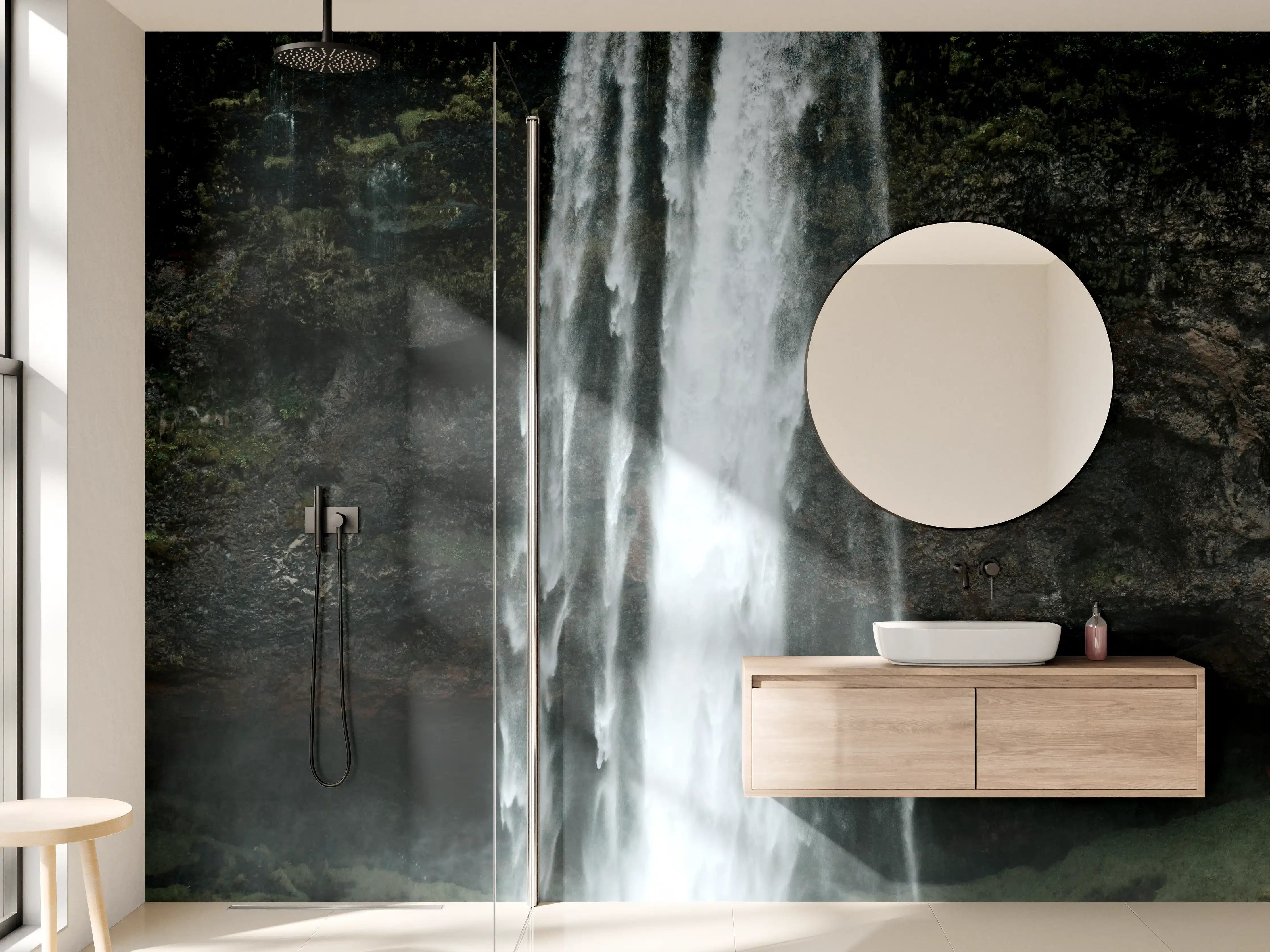 Wandverkleidung Bad - Silbergrauer Wasserfall im grünen Paradies