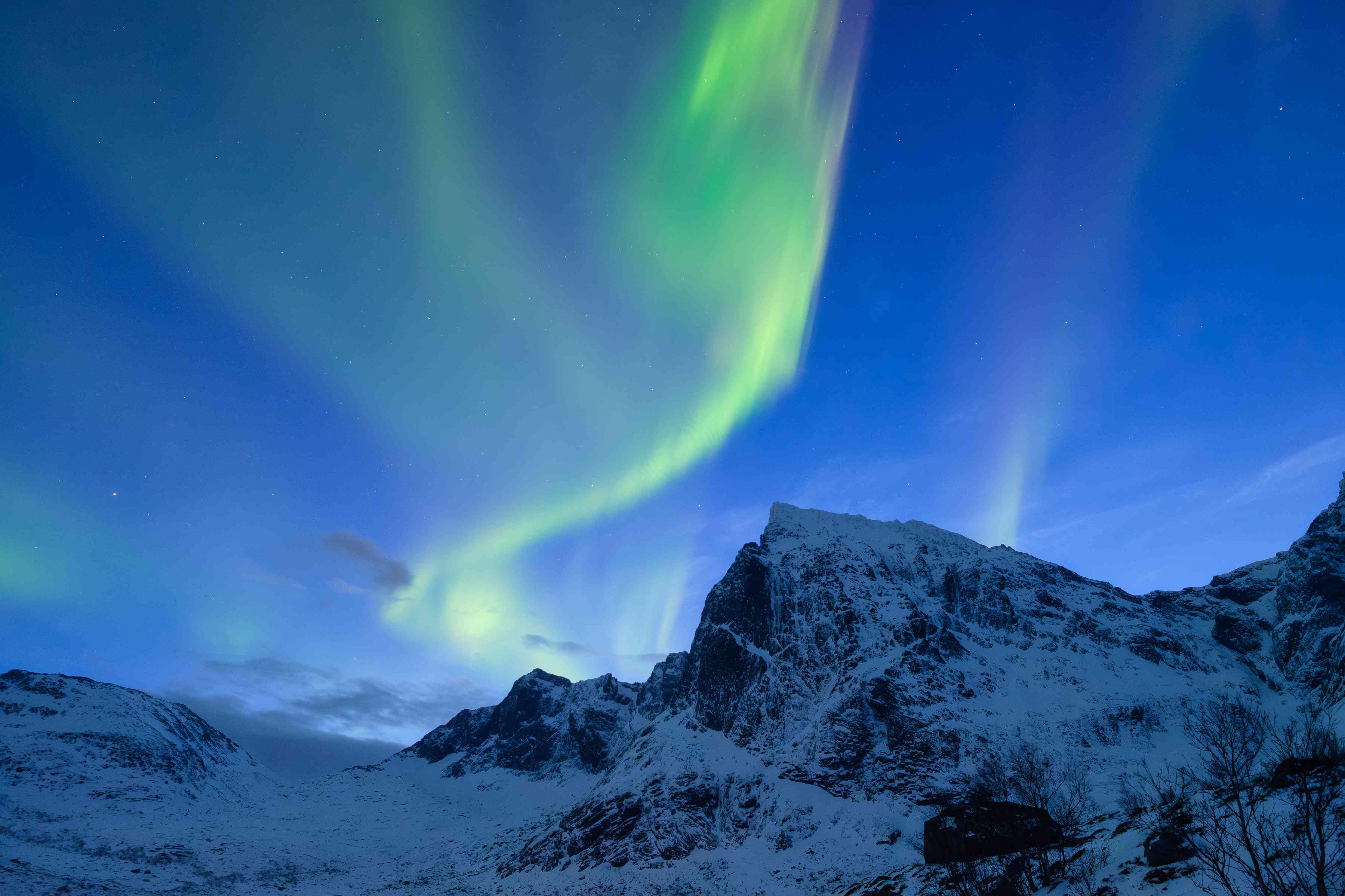 Wandverkleidung Bad-Silberne Nordlichter im weißen Gipfelmeer
