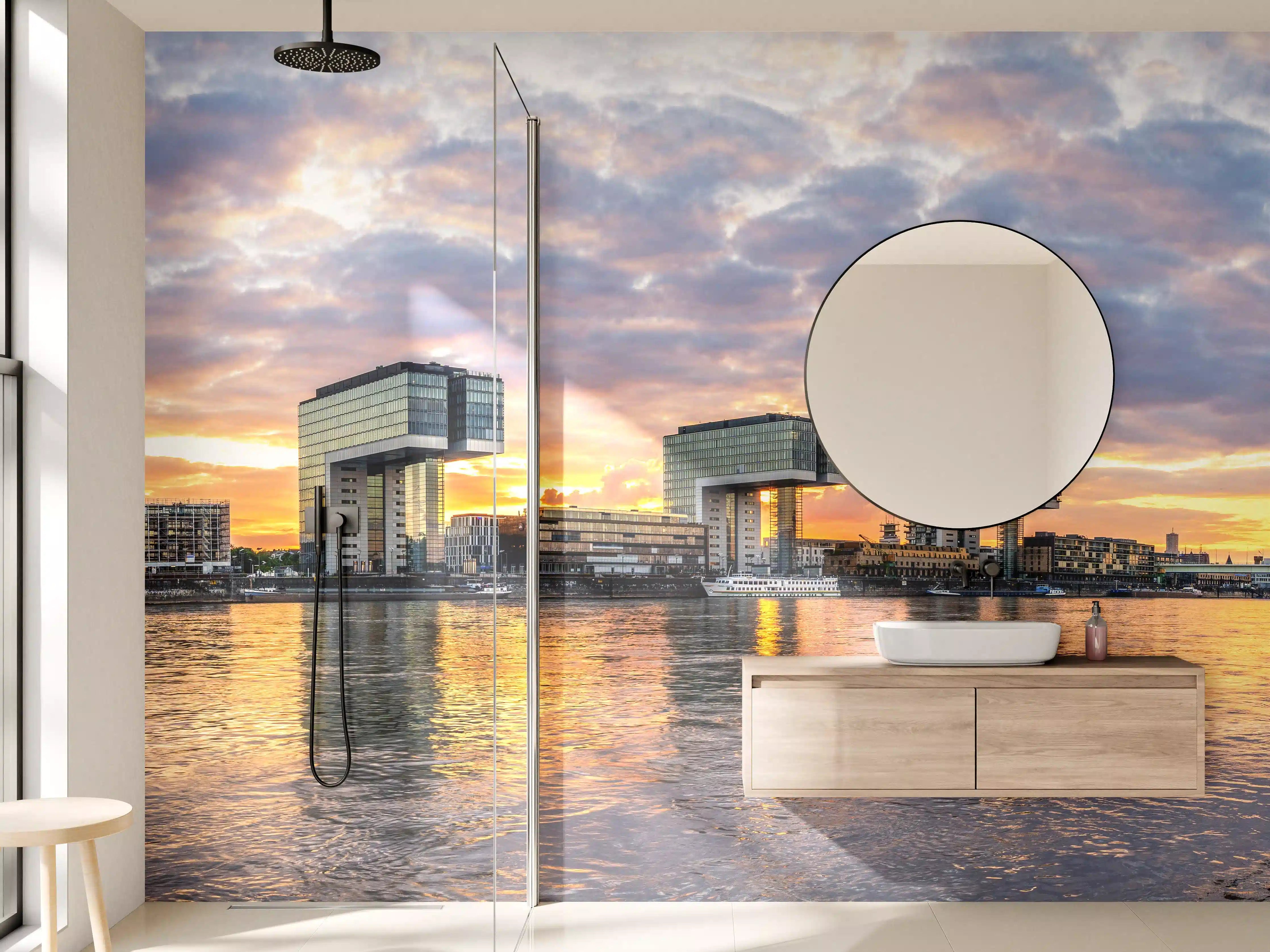 Wandverkleidung Bad - Skyline Köln mit Krankenhäuser