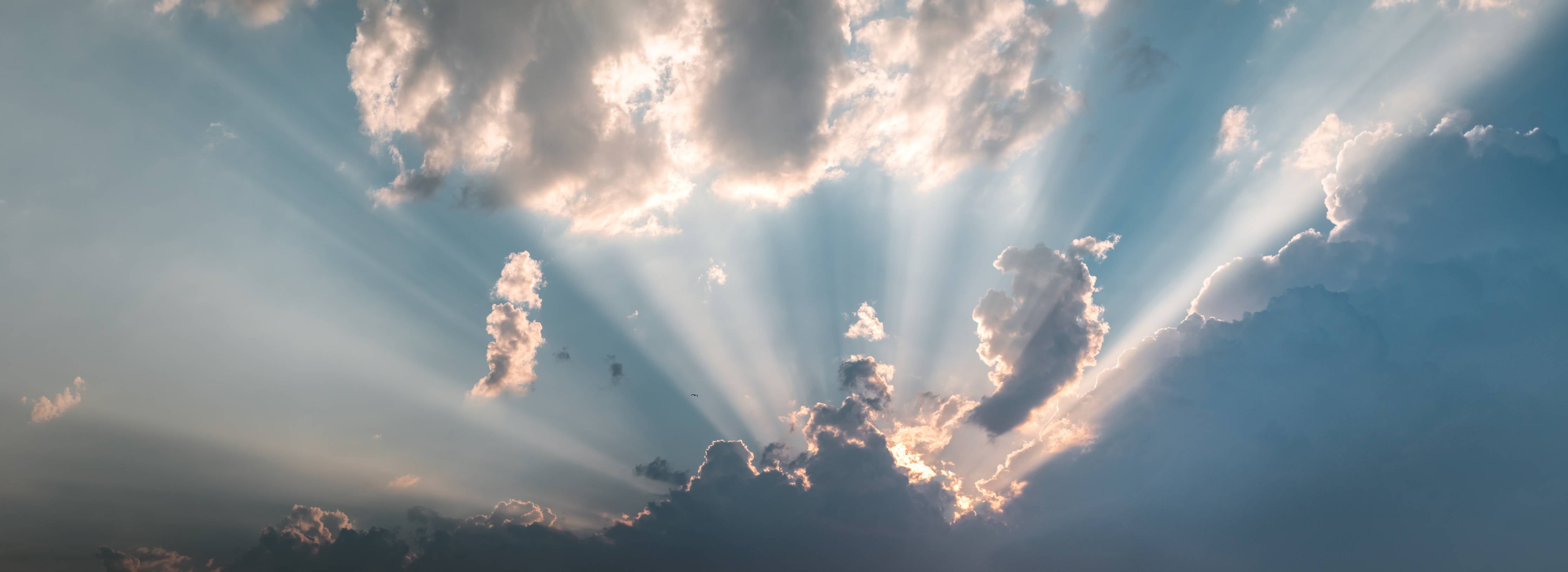 Wandverkleidung Bad-Sonnenschein durch Wolken