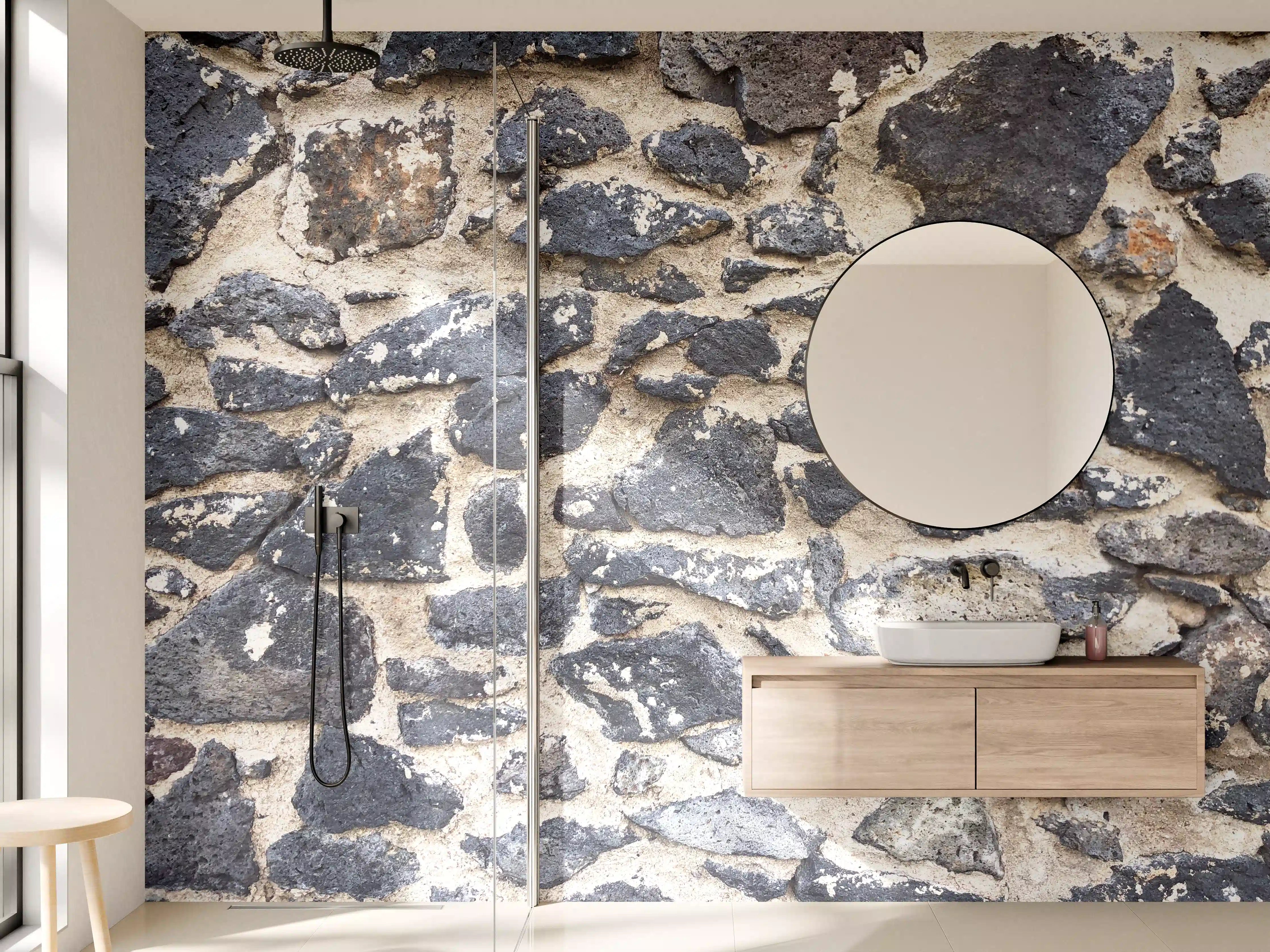 Wandverkleidung Bad - Stilvolle Natursteinmauer in Grau- und Beigetönen