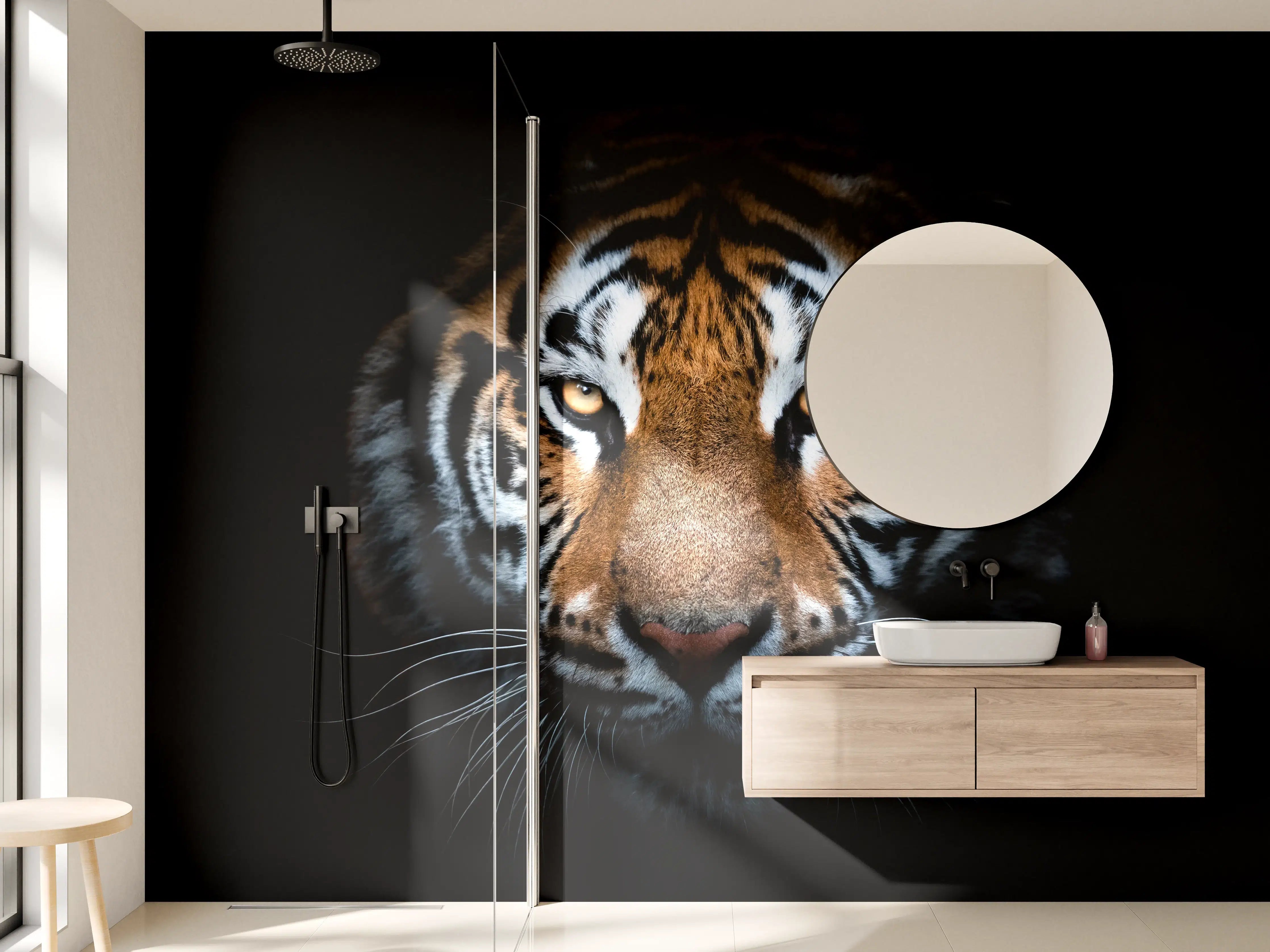 Wandverkleidung Bad - Tiger-Portrait Schwarzer Hintergrund