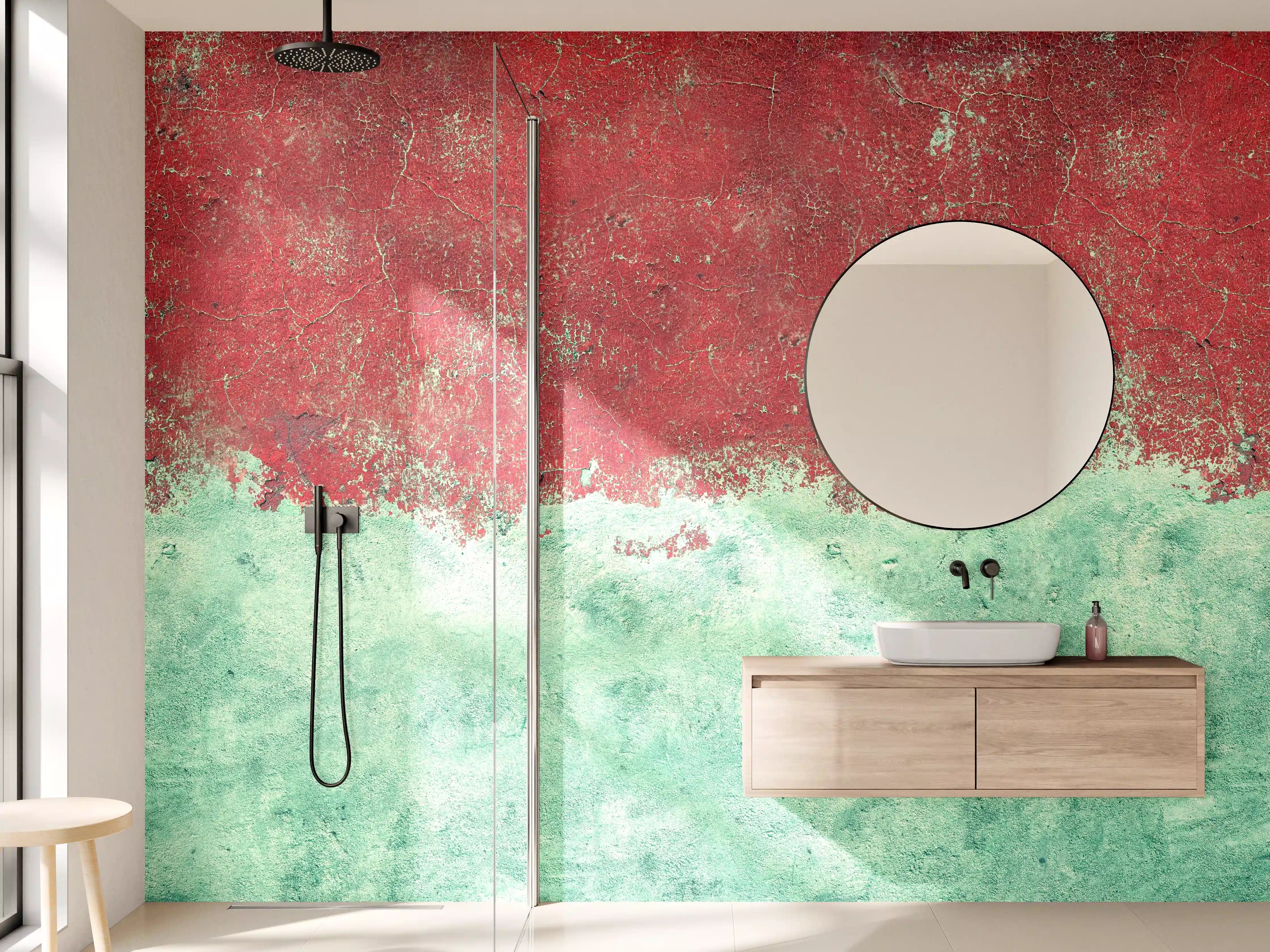 Wandverkleidung Bad - Türkis-rote Wand im Grunge-Stil