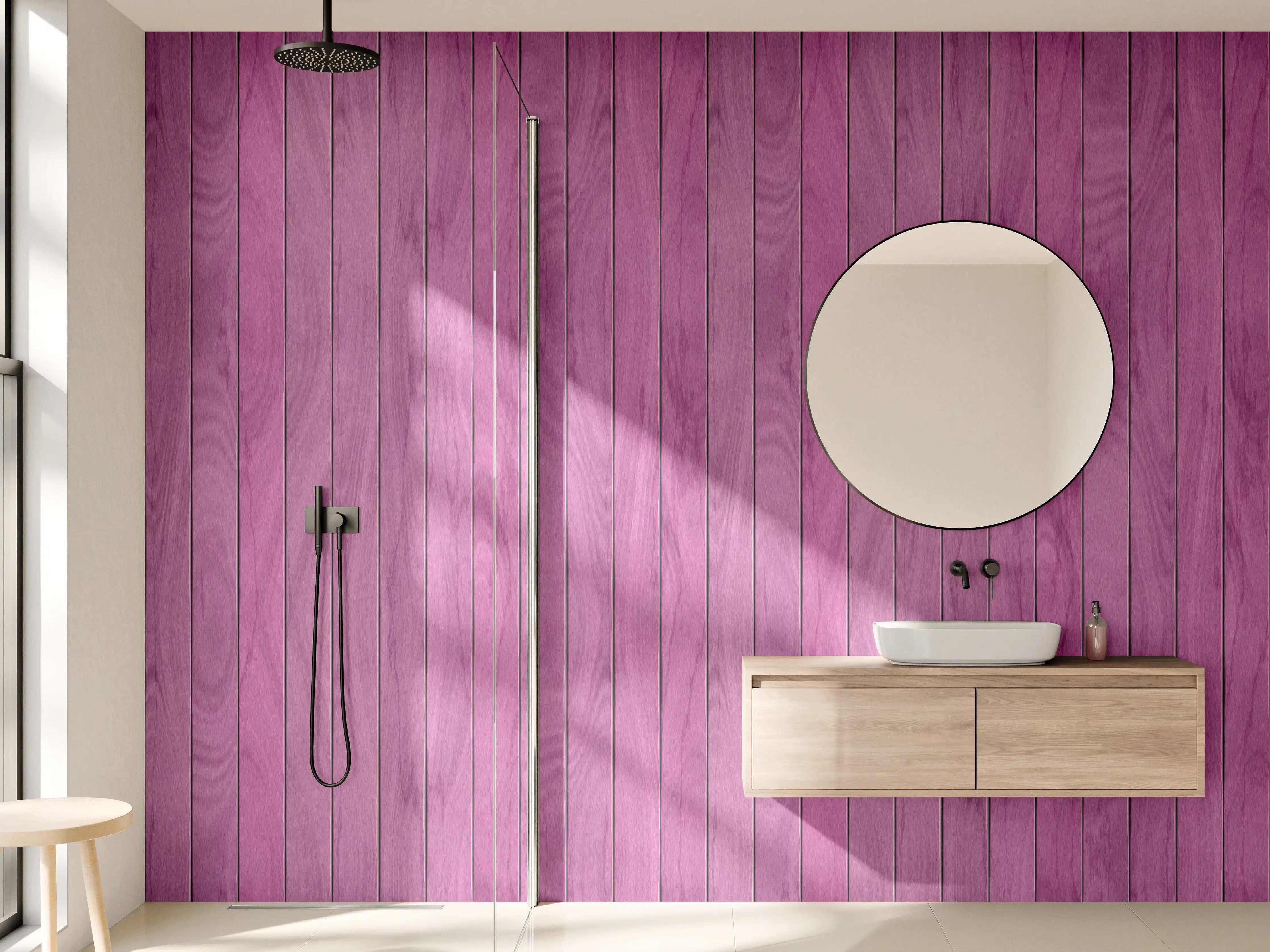 Wandverkleidung Bad - Violette Holzwand mit natürlicher Maserung