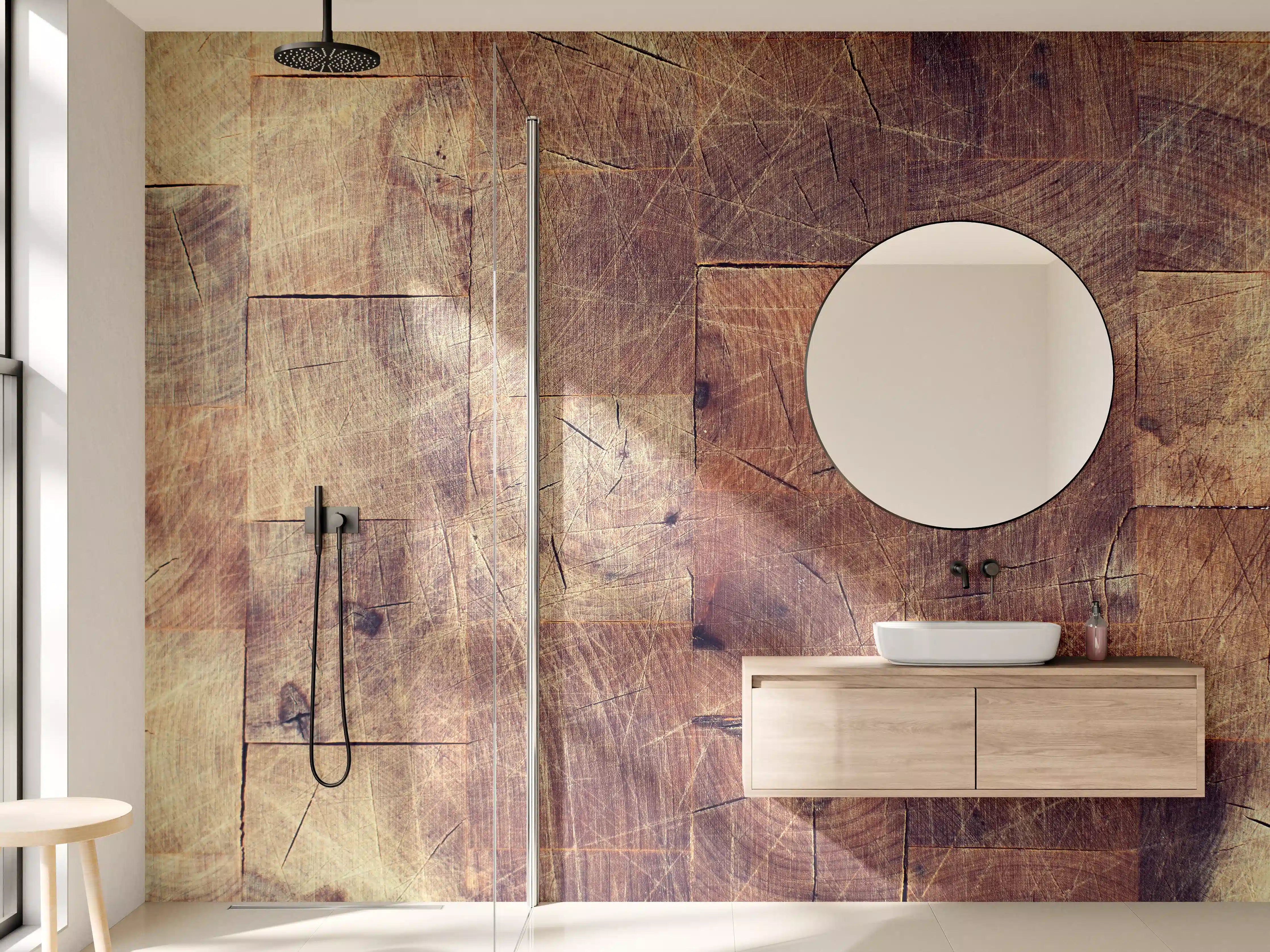 Wandverkleidung Bad - Warme Holzmaserung in Nahaufnahme